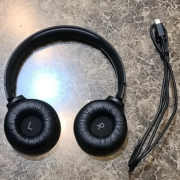 JBL TUNE520BT Wireless On-Ear Bluetooth Audio Headphones JBLT520BTBLKAM Black