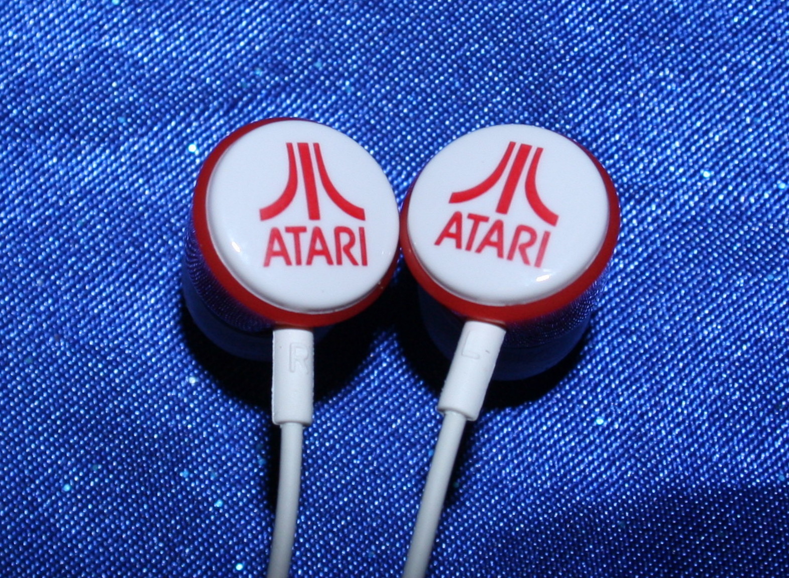 Wholesale Lot 20 New ATARI in Ear Red/White Earbud Ipod Iphone Headphones PG791G