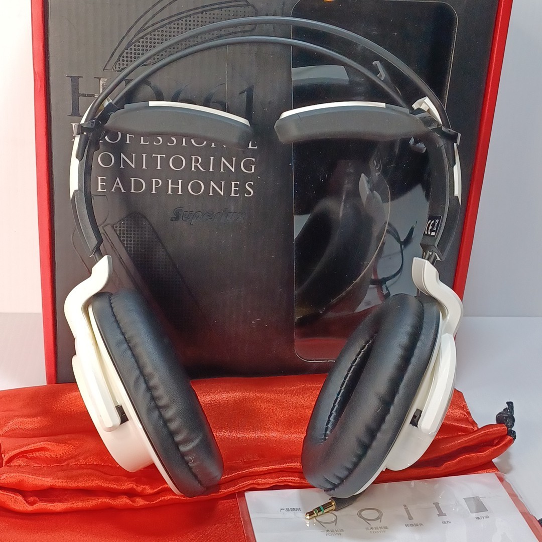 Superlux Studio monitor Headphones White HD661