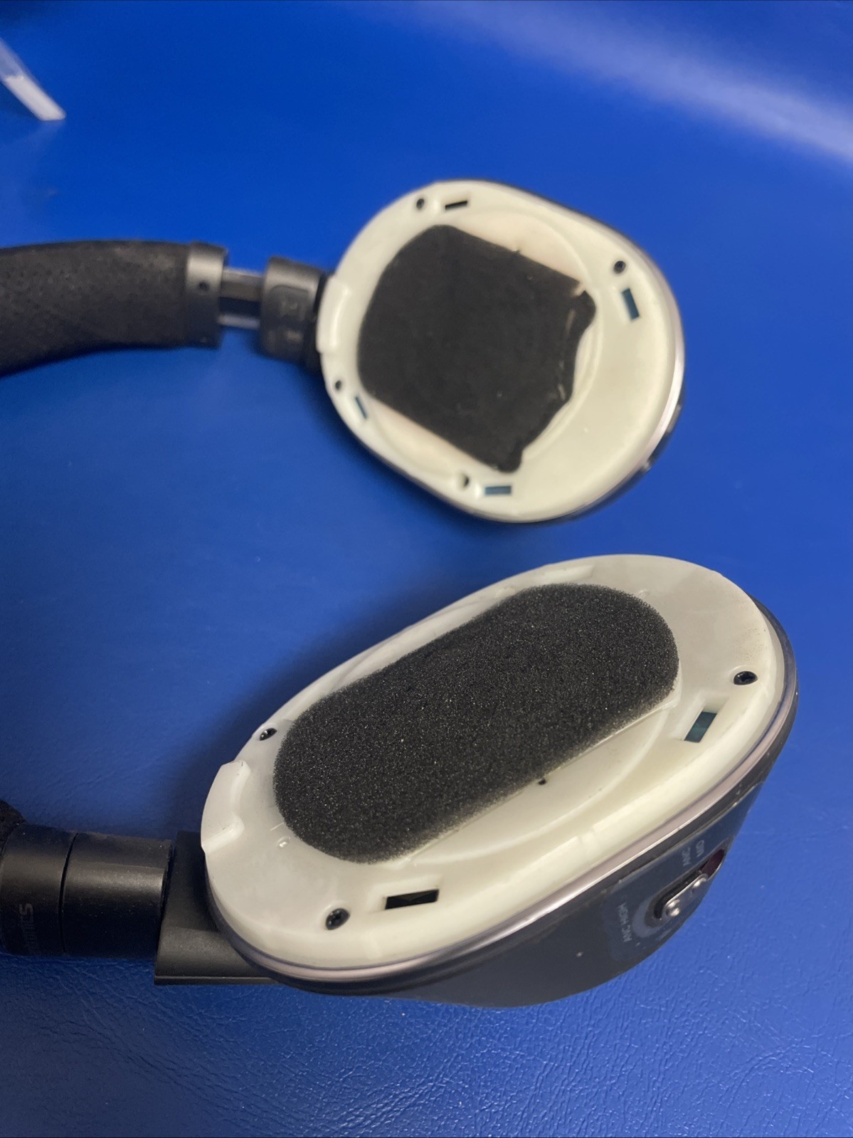 LOT OF 2X Plantronics Voyager 8200 UC BLUETOOTH HEADSET Model: B8200*NO DONGLE*