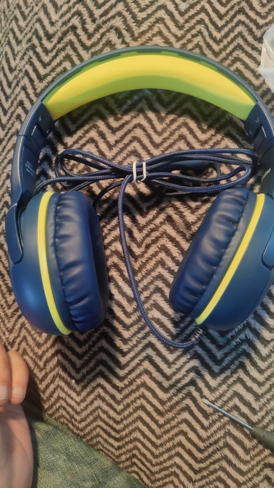 Headphones Adjustable Sound Choose Between 94db-84db Pause And Unpause Button