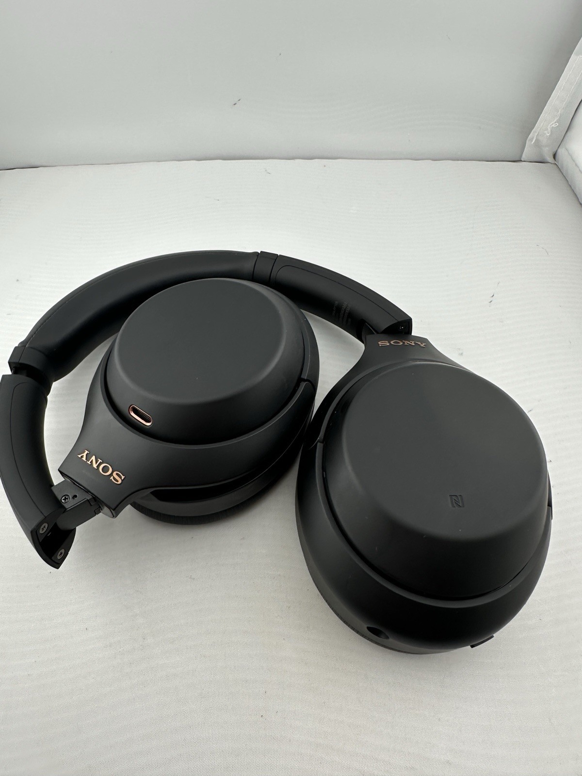 SONY WH-1000XM4 Headphones Black + Case (Poor Battery Health)