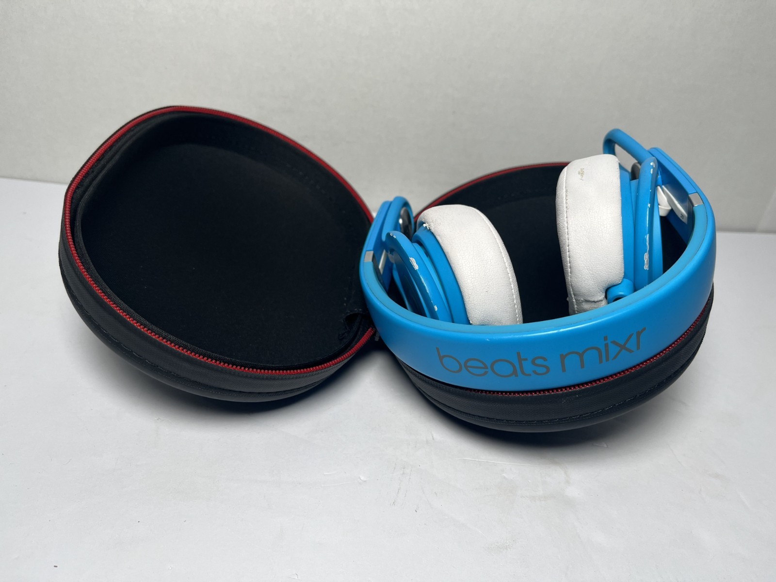Beats Mixr Mixer Headphones Neon blue & white David Guetta Edition