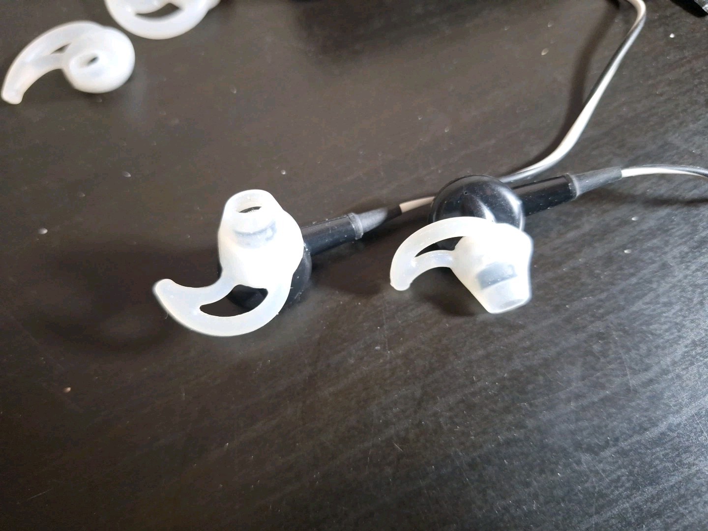 Bose TriPort IE In-Ear Mobile Headphones – Black/White