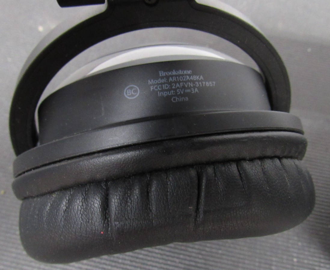 Brookstone Wireless Cat Ear Headphones AR102A4BKA Bluetooth w/ Case – No Cable