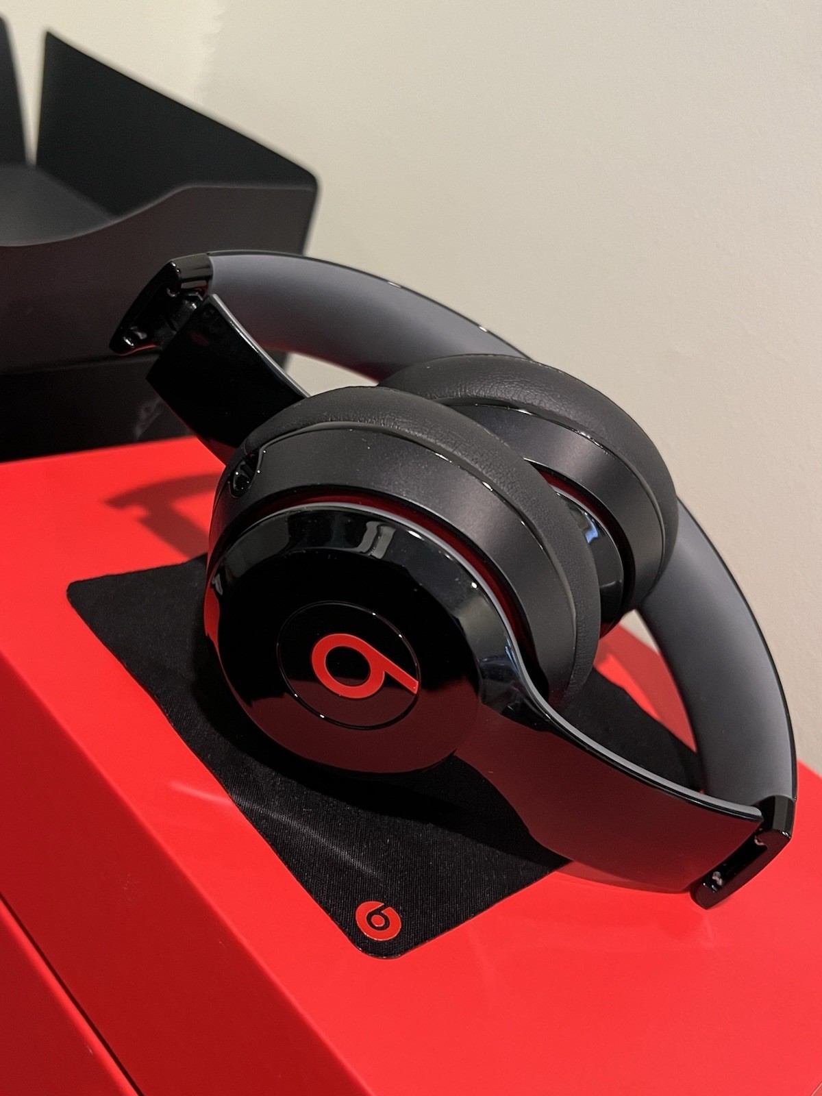Beats by Dr. Dre Beats Solo 2 (Gloss Black) – Open Box, Brand New Never Used