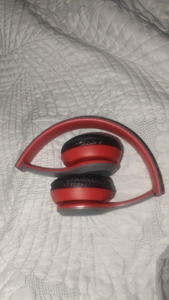 1 White Wireless Bluetooth Music Compact Folding Sound Headphones (Foreign Shipping)