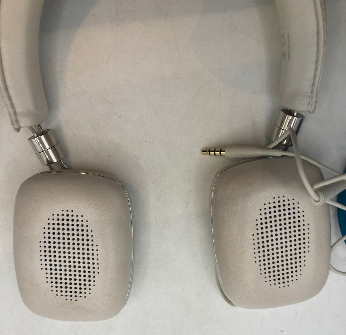 Bowers & Wilkins P5 Mobile Hi-Fi Headphones Ivory Boxed Wired On-Ear