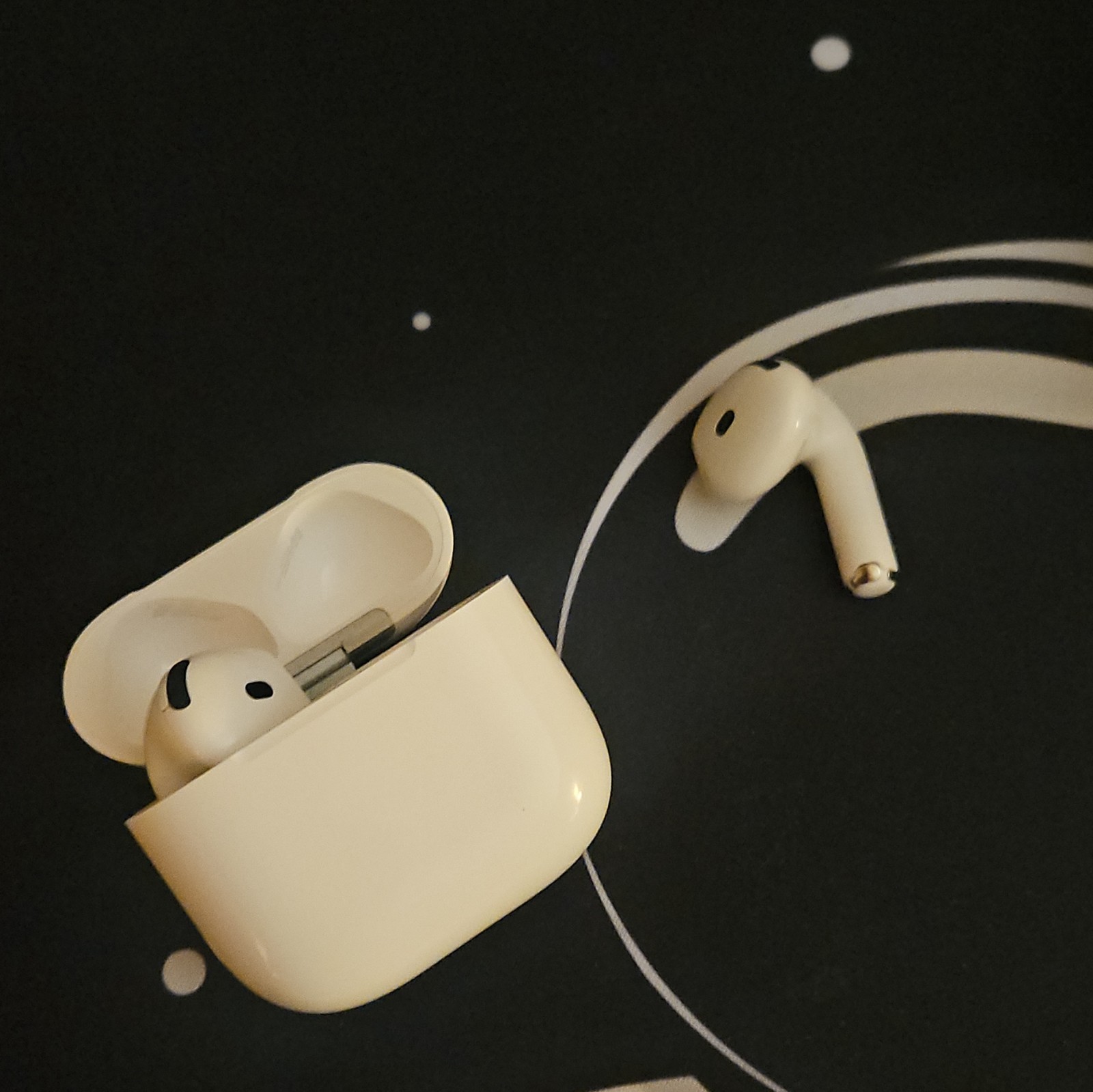 Apple AirPods (3rd Gen) White Wireless Bluetooth Earbuds w/ Charging Case