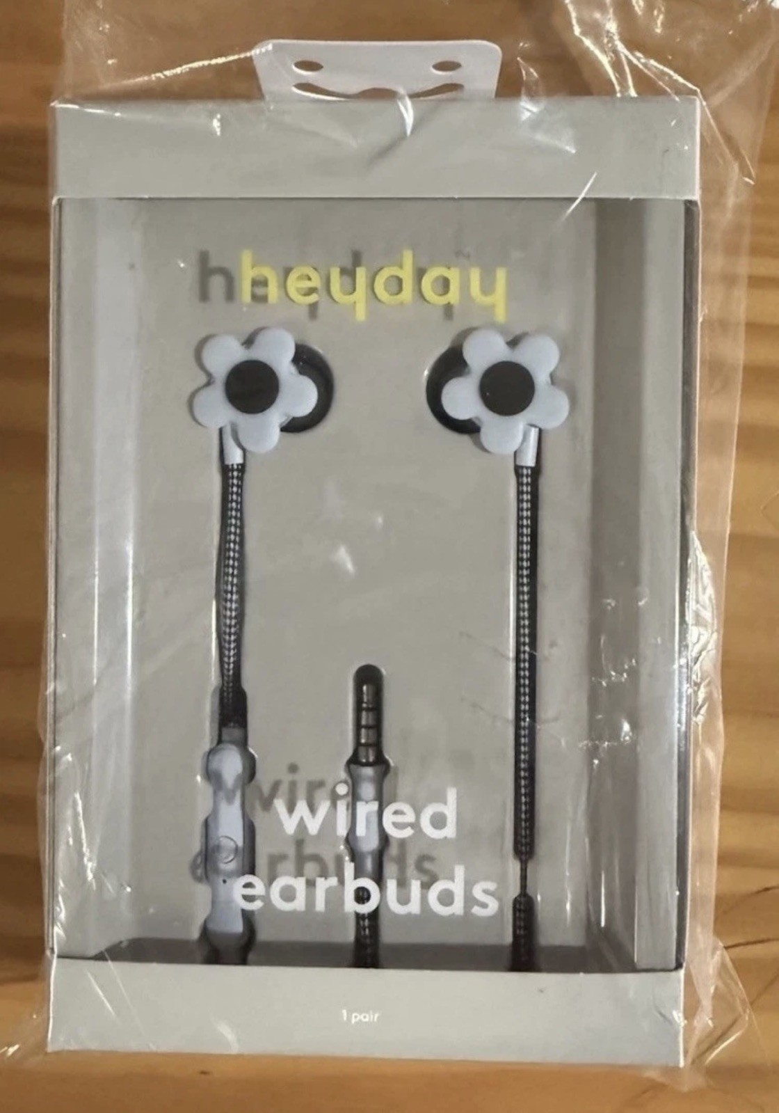 Wired Earbuds – heyday™- Flower -3.5mm Jack, Built-In Microphone, Silicone Cush