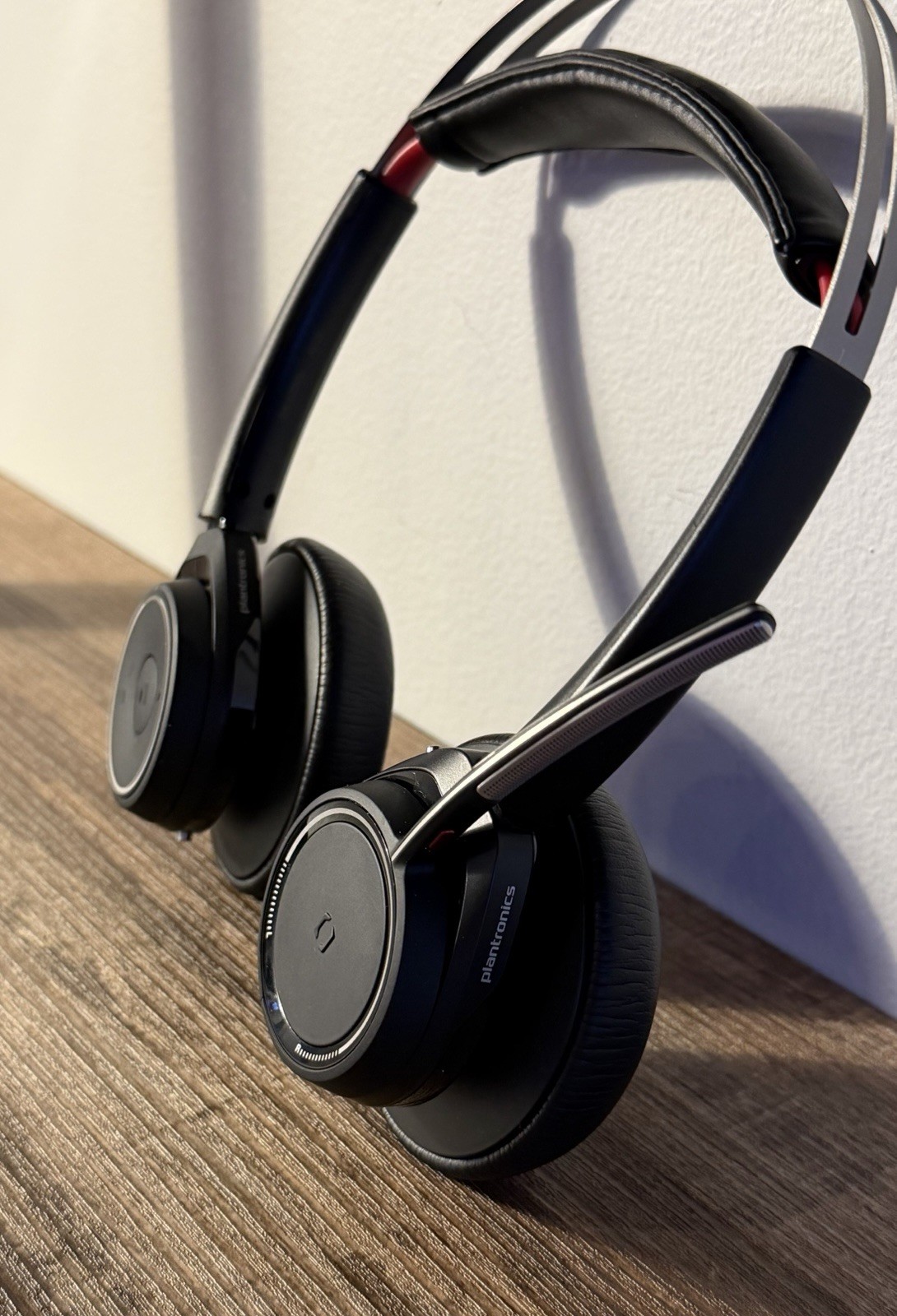 Plantronics Voyager Focus UC With Charge Stand