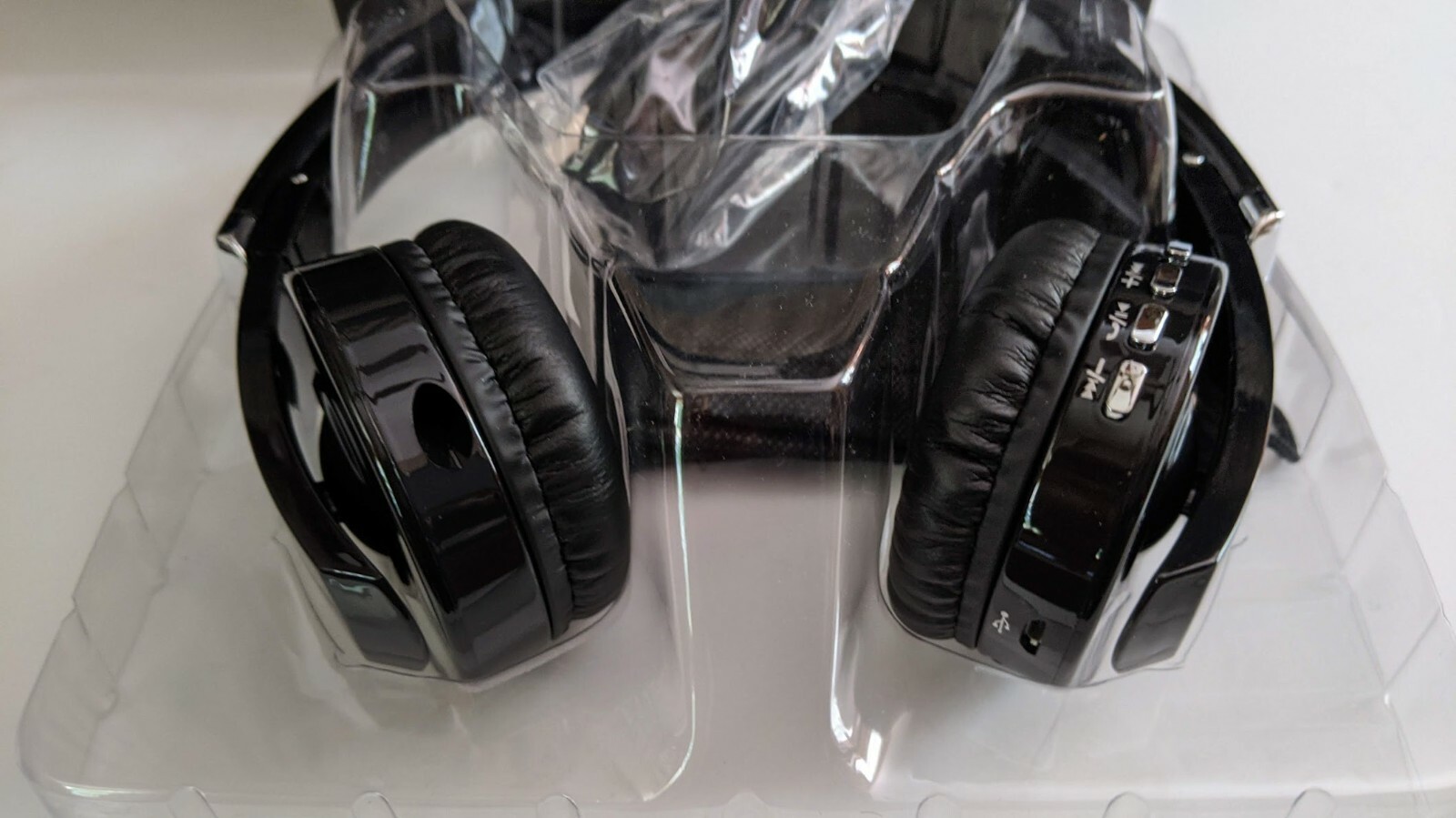 Brookstone Rhapsody Bluetooth Headphones Unused in Box w Cords USB Storage Bag