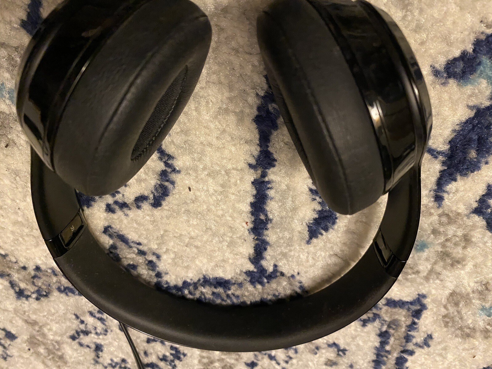 Beats by Dr. Dre Solo3 Over the Ear Headphone – Gloss Black