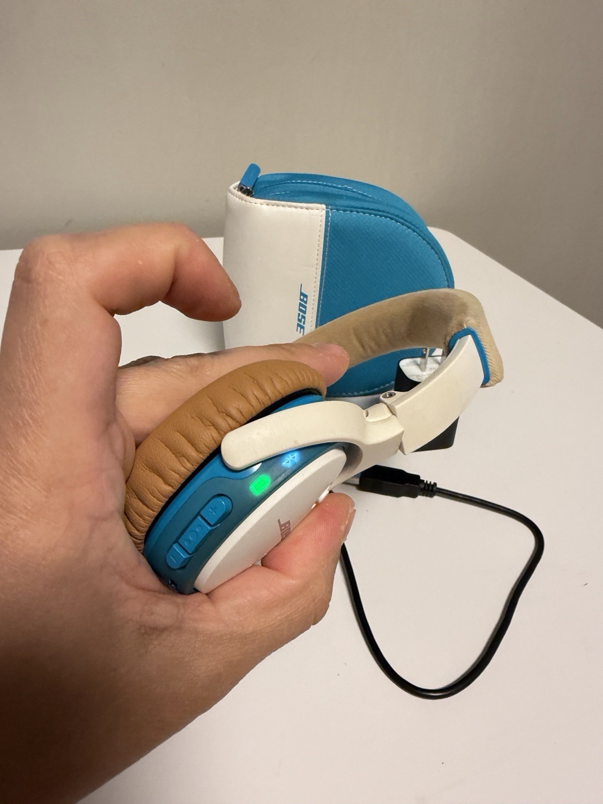 Bose Soundlink On-ear Headphones with Case Teal/White