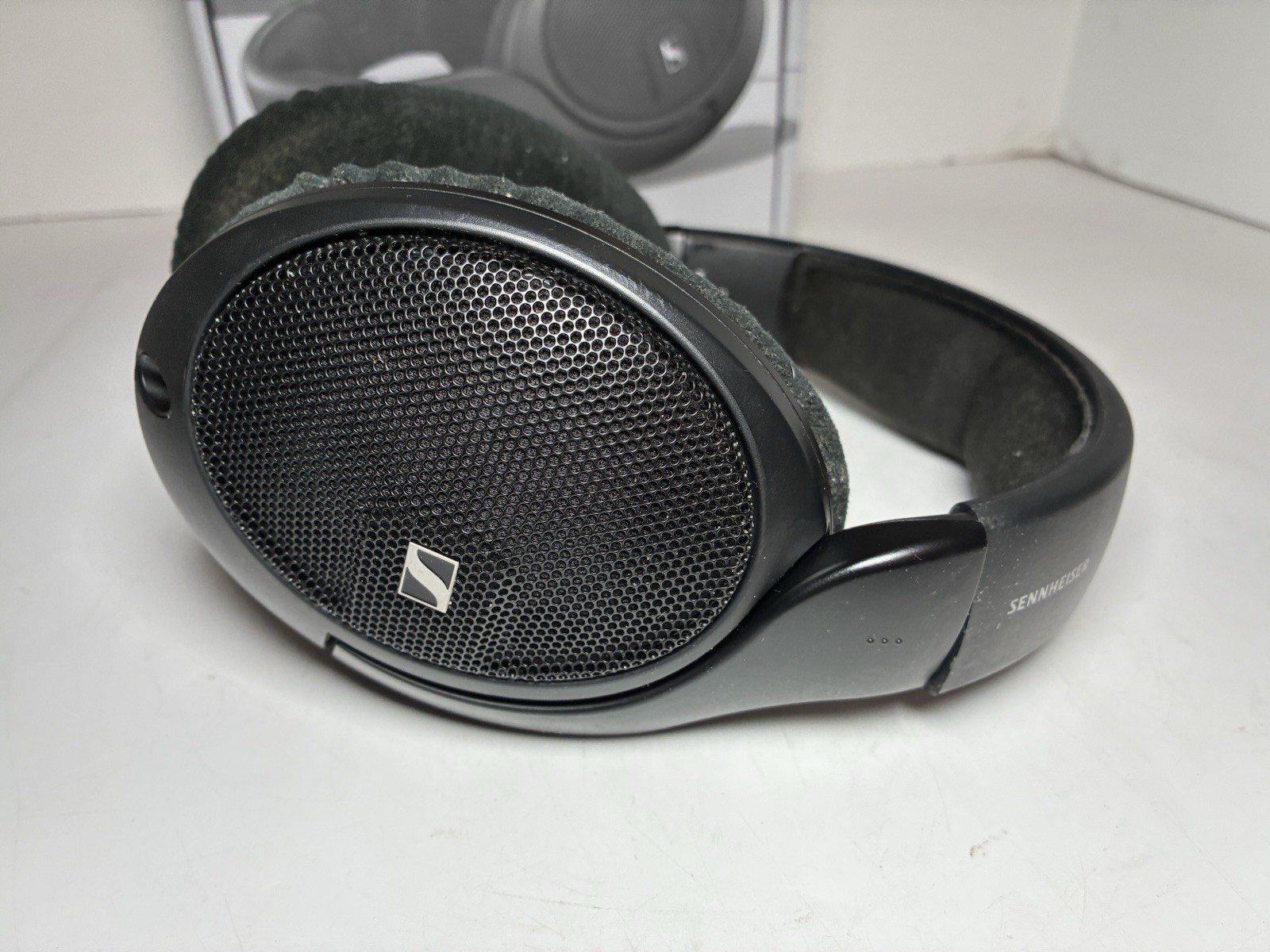 Sennheiser HD 560S Audiophile Headphones Over-The-Ear – Free shipping