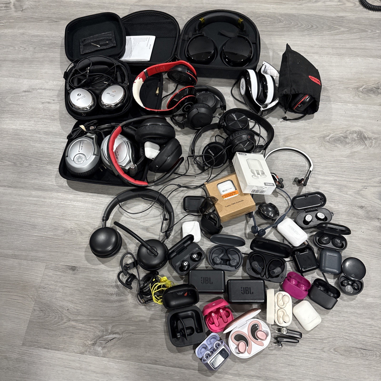 LOT OF HEADPHONES,EARBUDS MUSIC, WIRED Wireless Ect (UNTESTED) AS IS⚠️