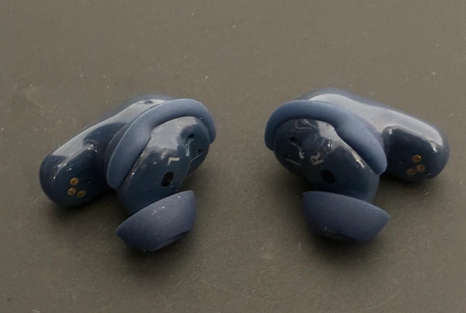 1 Pair Bose QuietComfort Ultra Earbuds Blue – Paired (no charging case)