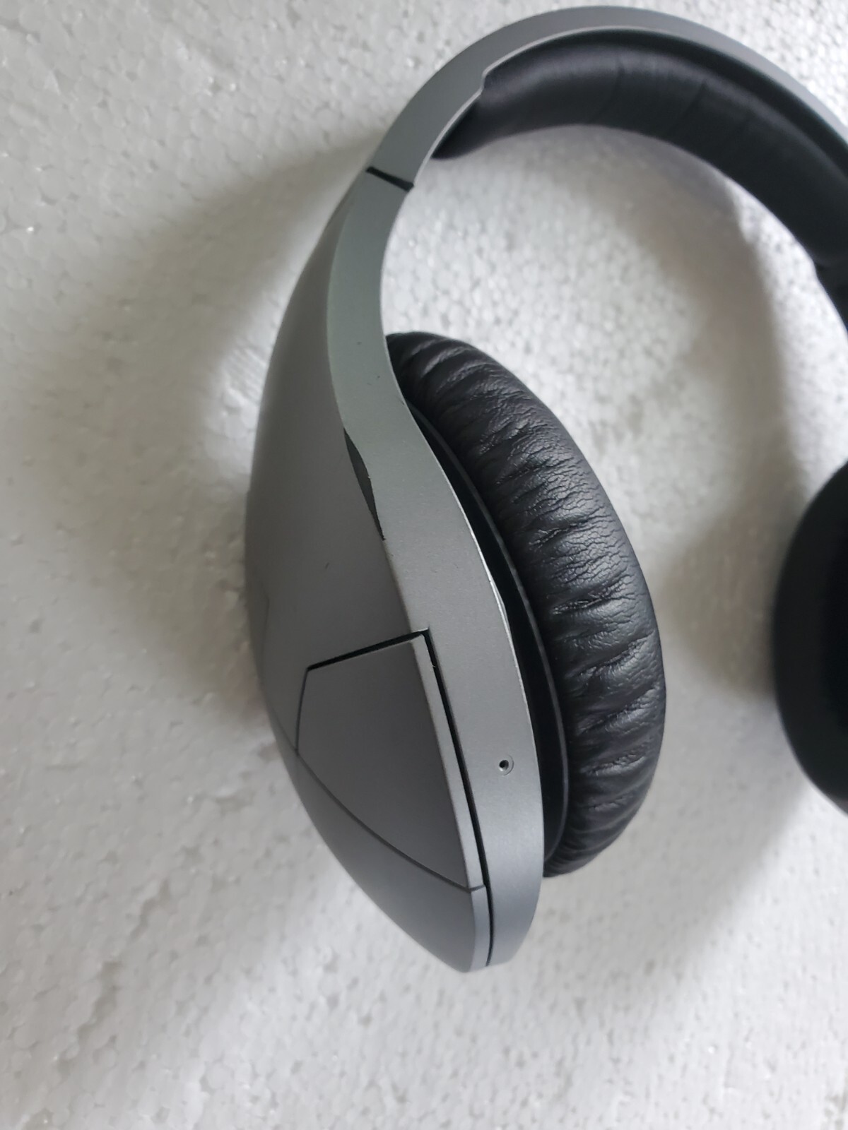 Velodyne vBold Over-Ear Wireless Bluetooth Headphones – Satin Silver