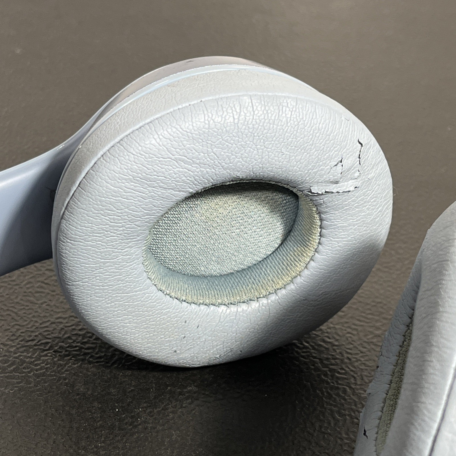 Beats by Dr Dre Solo 2 Wired Headphones – Great Blue B0518 Needs Pads
