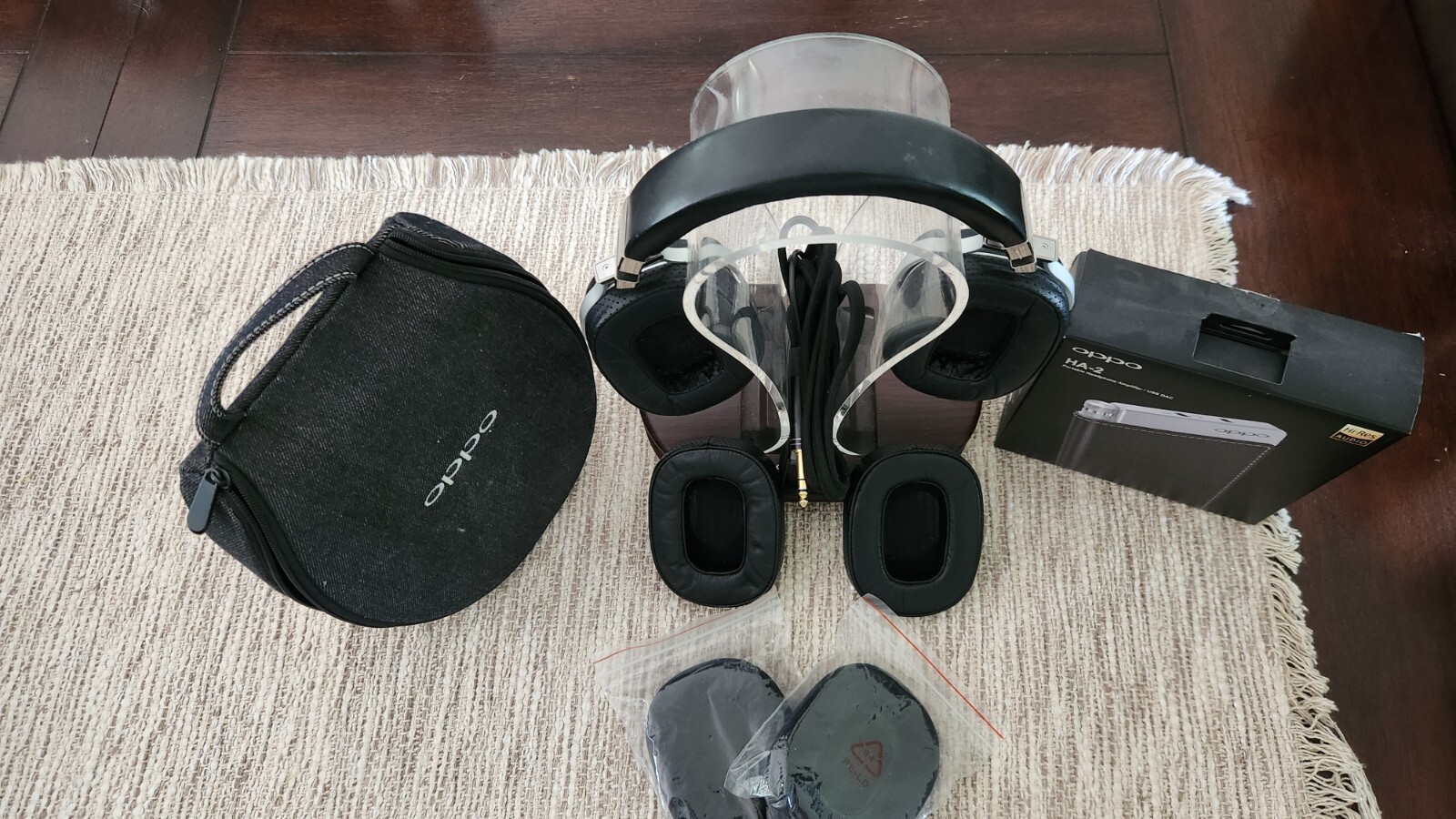 OPPO PM1 Headphones HA-2 AMPLIFER WITH STAND AND CASE