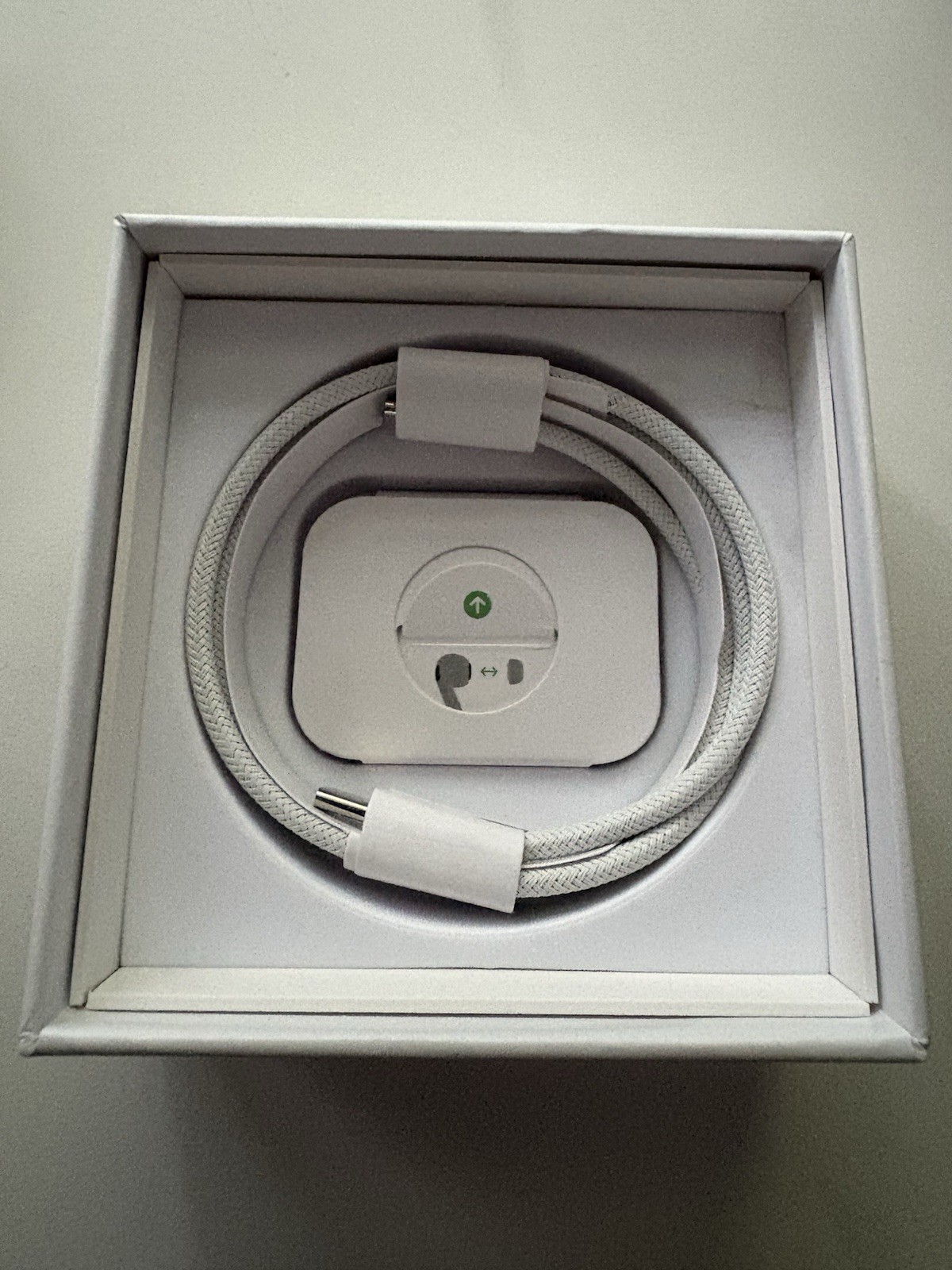 Apple AirPods Pro 2nd Gen White w/ MagSafe USB-C Case, ANC/Transparency