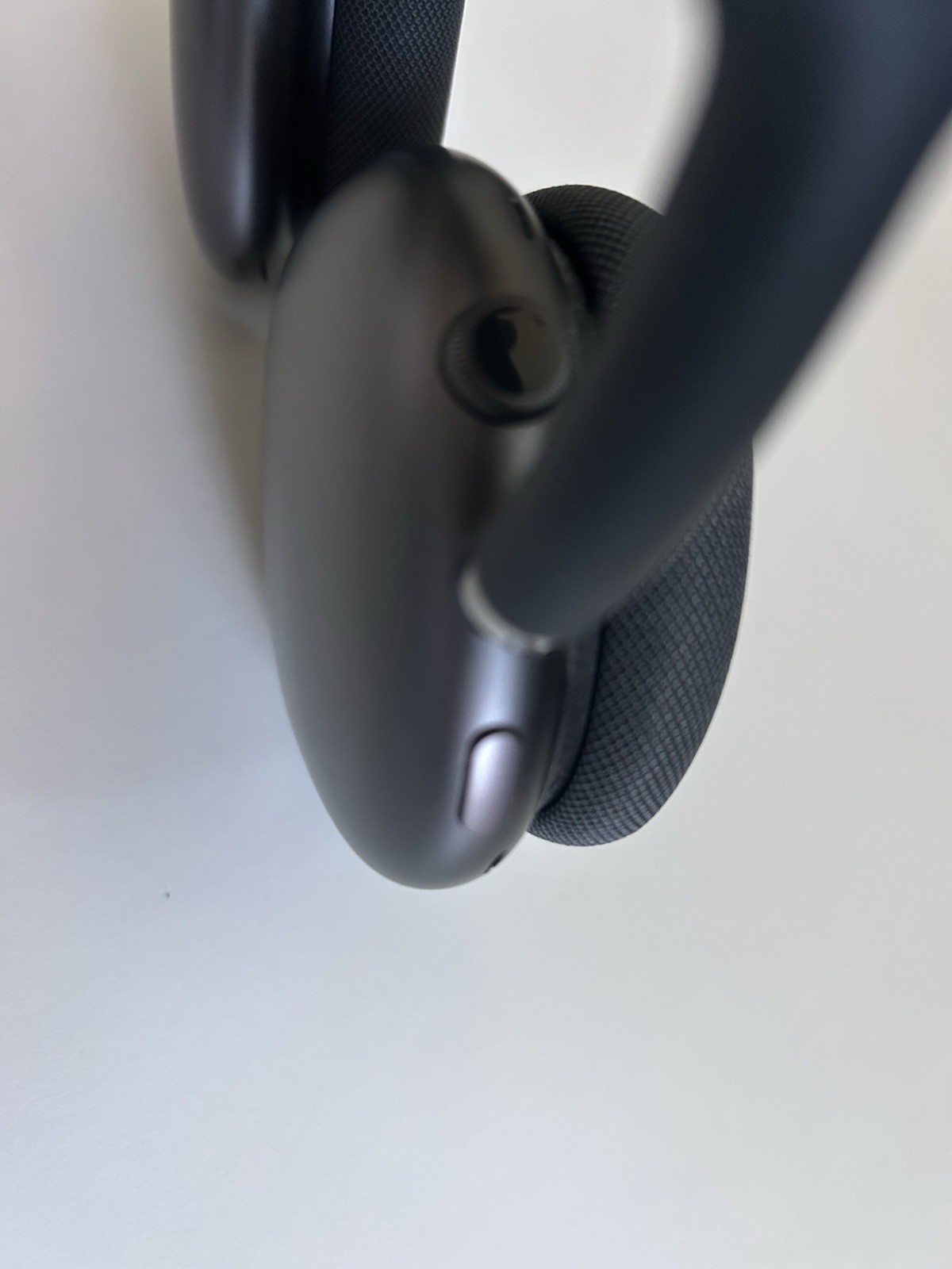 Apple AirPods Max Space Gray Over-Ear Wireless Headphones w/ Smart Case
