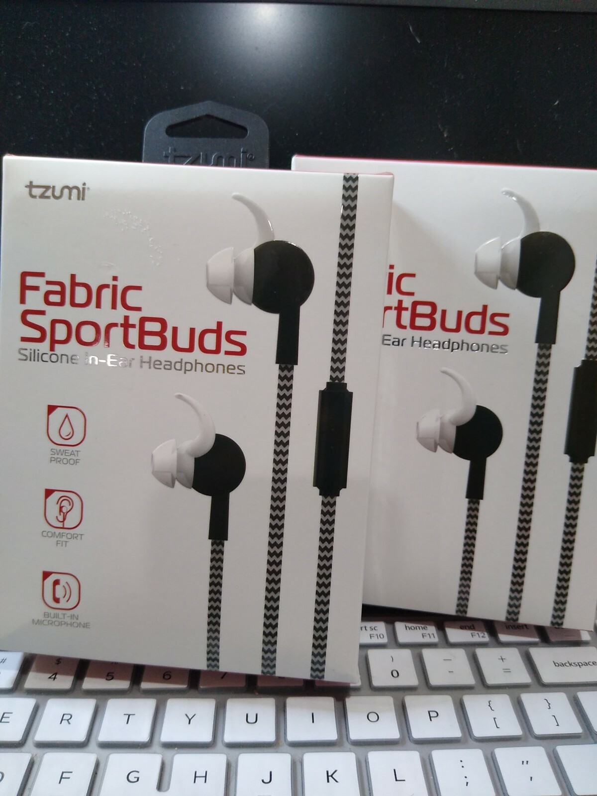 Brand New TZUMI Fabric In-Ear Earbuds w/2 extra Pairs Silicone Tips – FREE ship