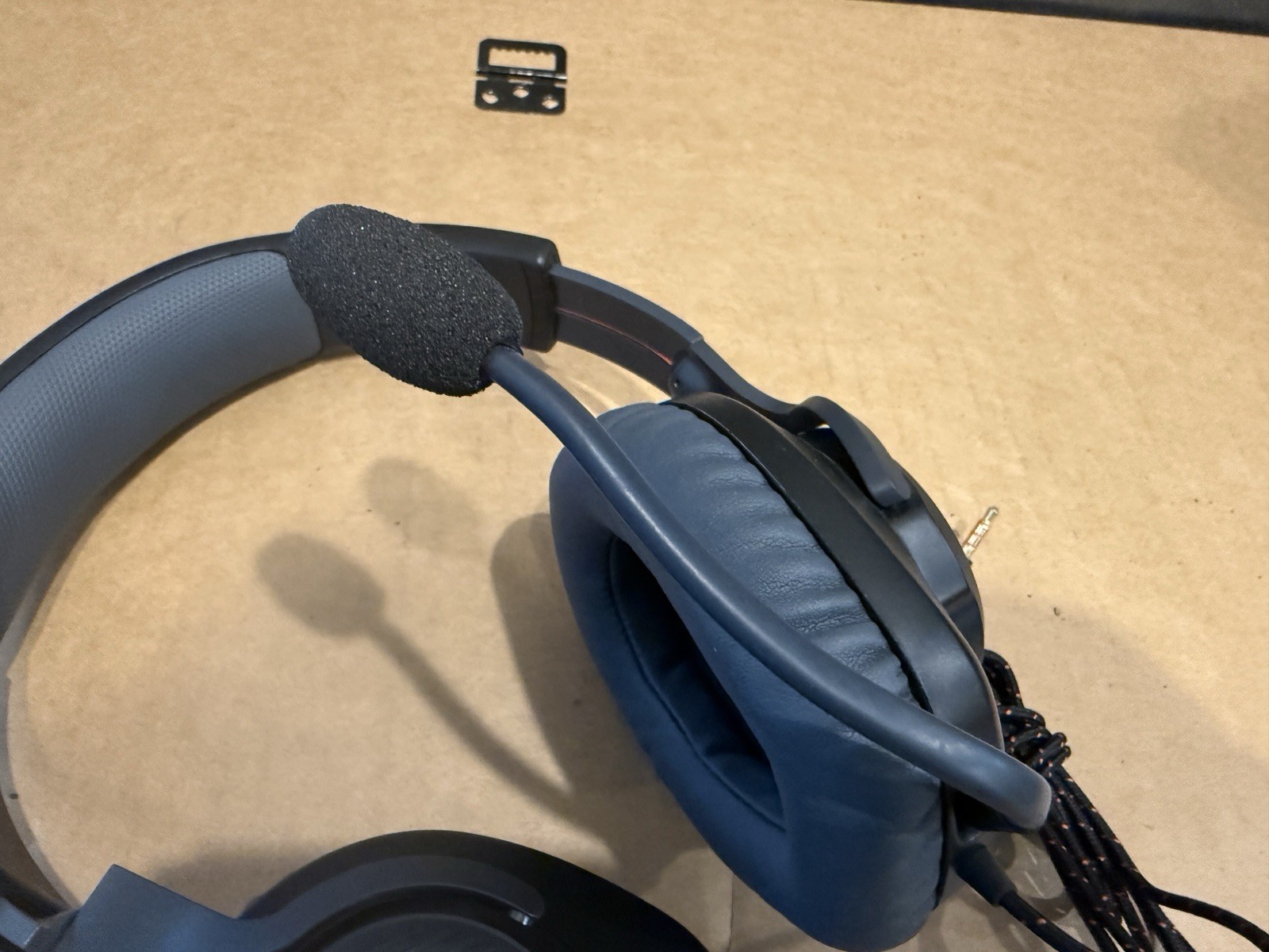 JBL Quantum 100 Wired Over-Ear Gaming Headset (PC/Mobile/PS4/PS5/Switch/XBOX)