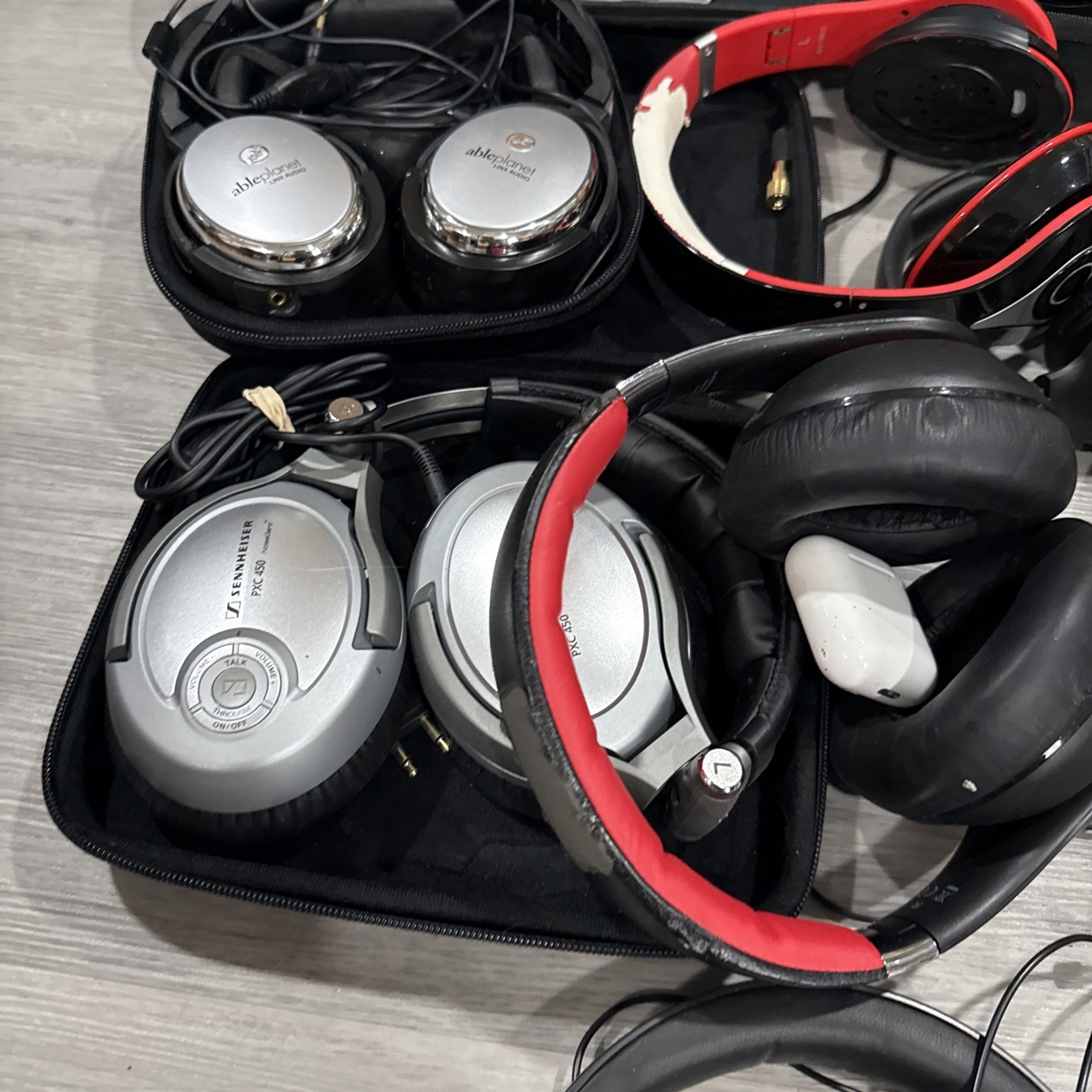 LOT OF HEADPHONES,EARBUDS MUSIC, WIRED Wireless Ect (UNTESTED) AS IS⚠️