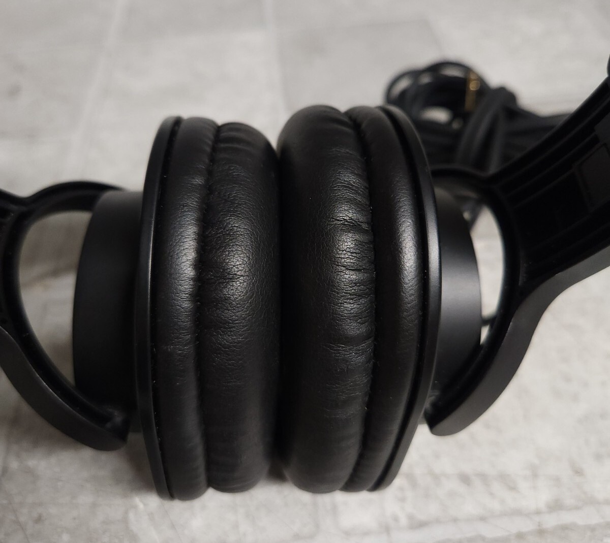 Audio Technica ATH-M20x Studio Monitor Headphones SEE PICTURES