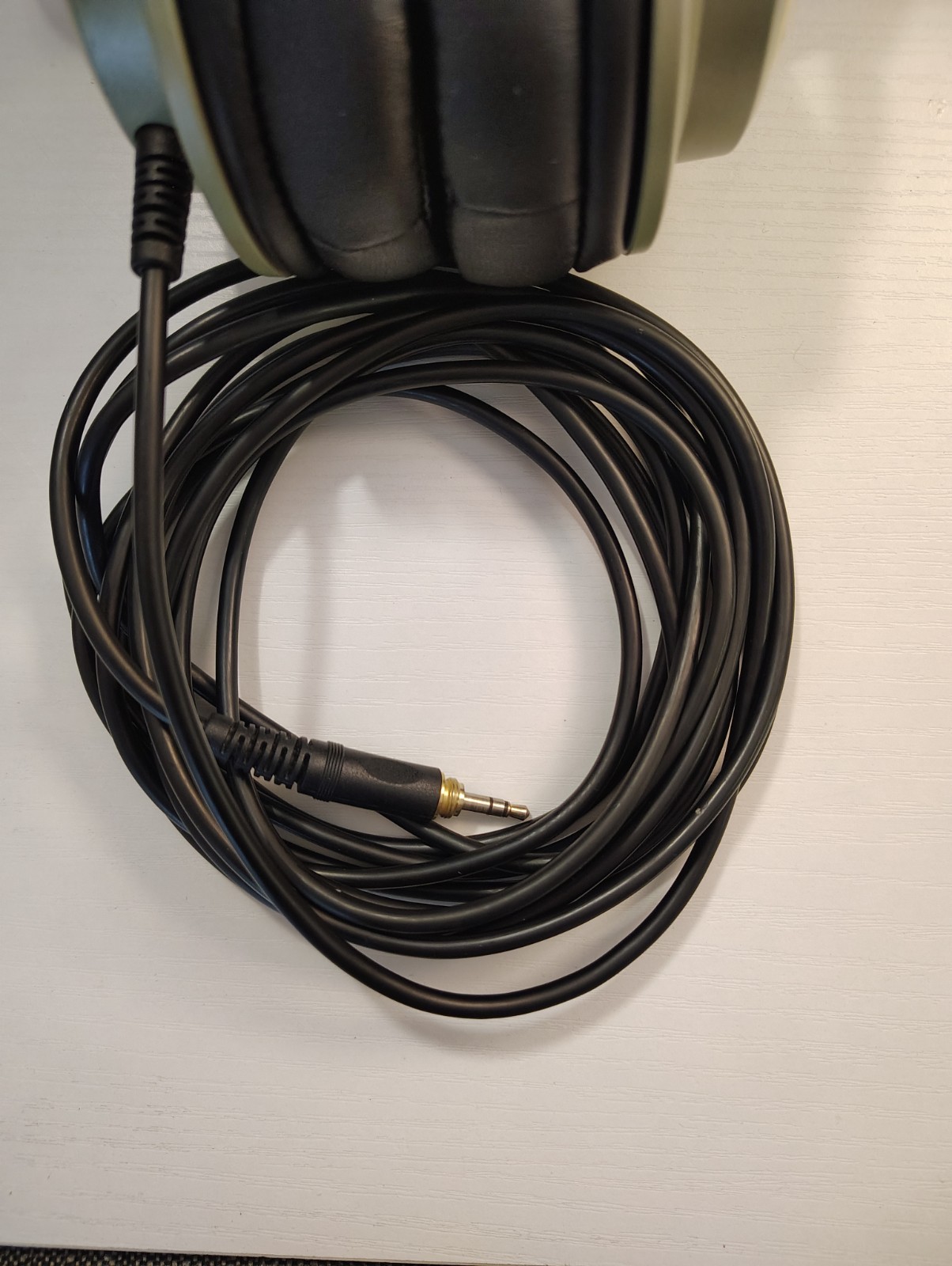 Ultrasone S-Logic HFI-650 Surround Sound Headphones With New Ear Pads