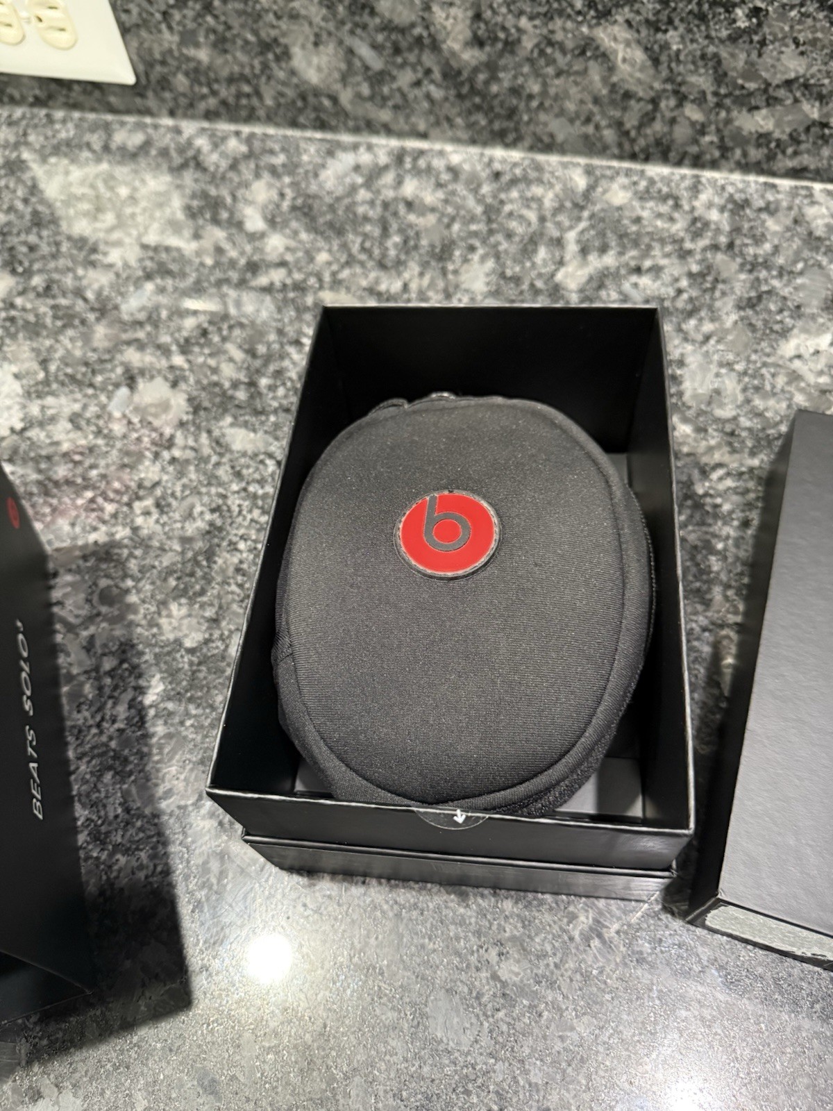 Beats by Dr. Dre Beats Solo3 Wireless On-Ear Headphones – White / Silver