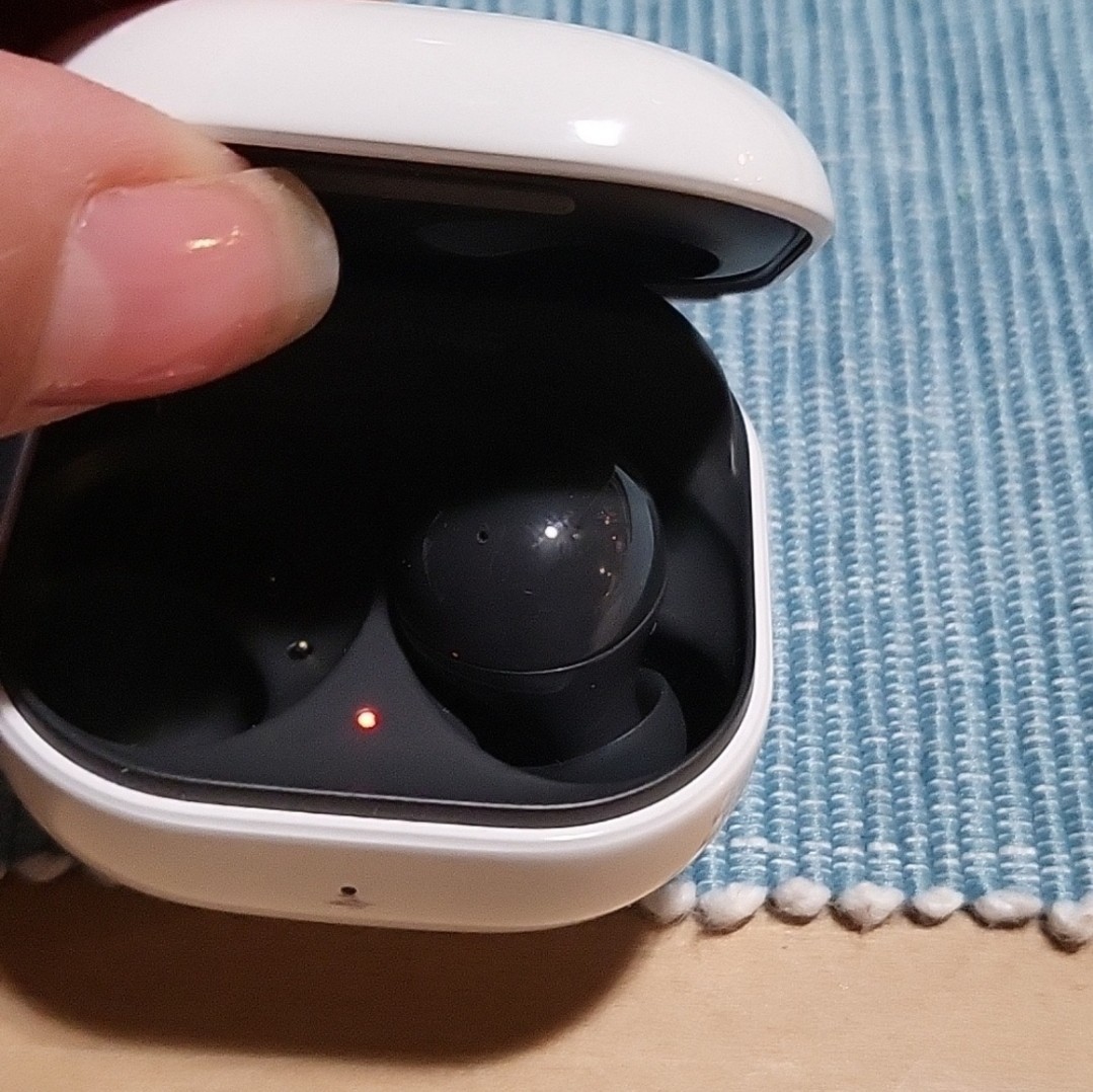 Samsung Galaxy Buds 2 *See description