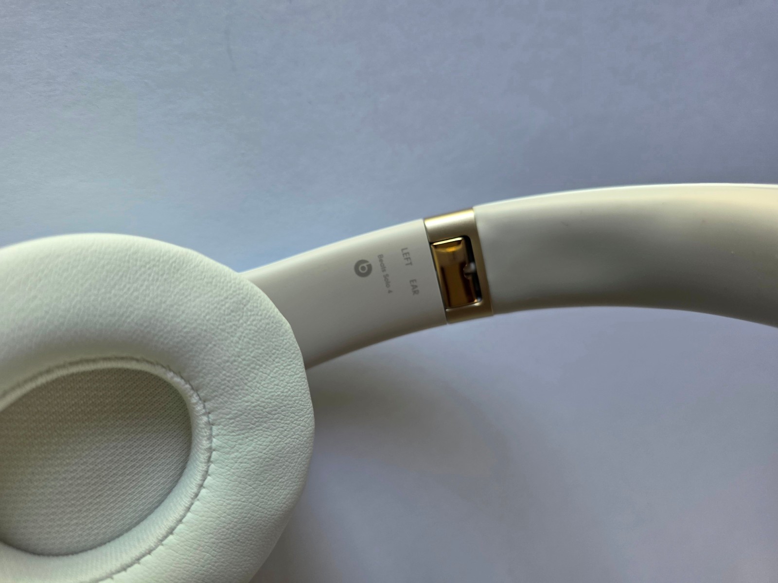 Unused OEM White & Gold Beats Solo 4 Wireless Headphones MC2M4LL/A in Bulk Pkg