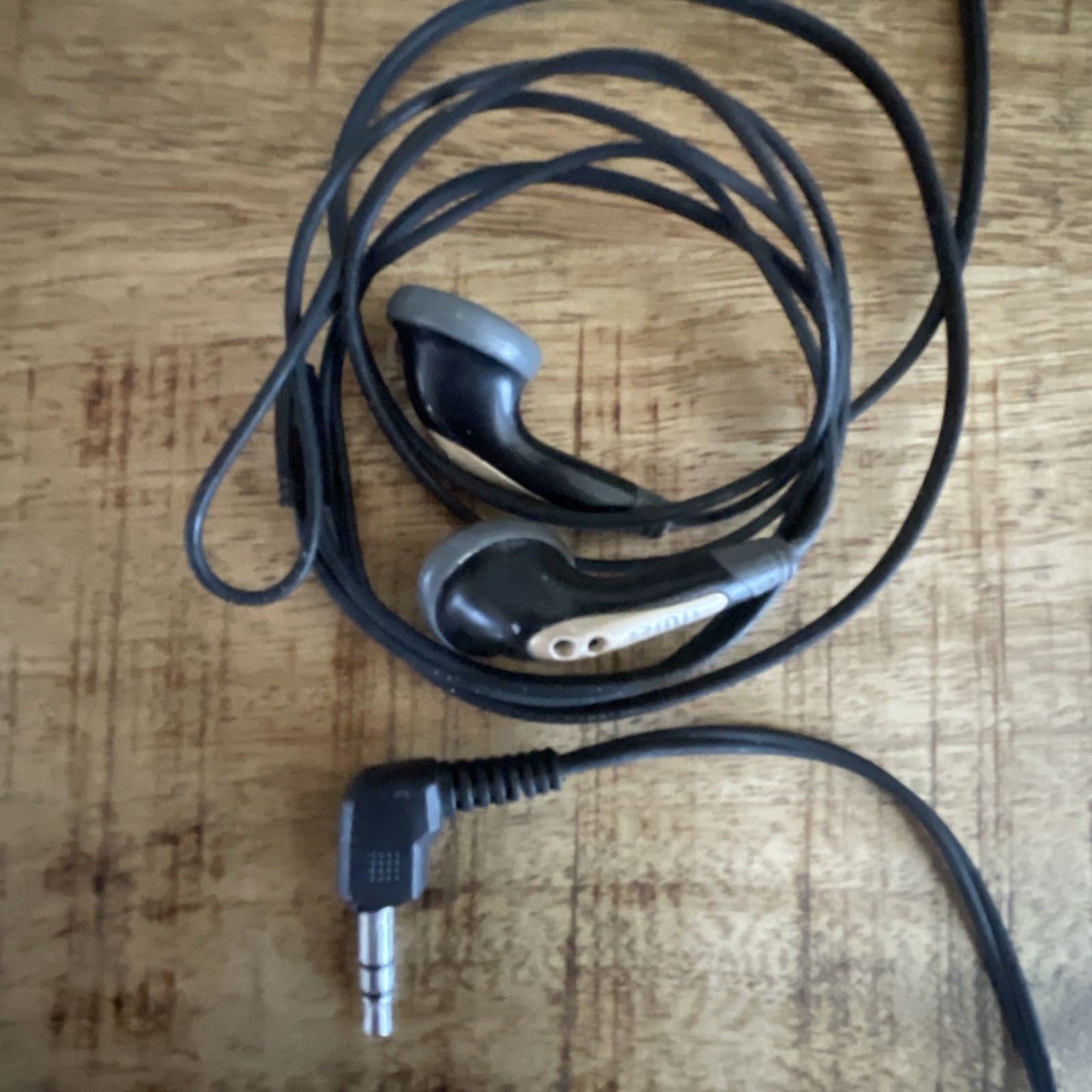 Vintage Aiwa HP-V147 Pipe Phone Earphones w/ Case – 3.5mm Wired Retro Headphones