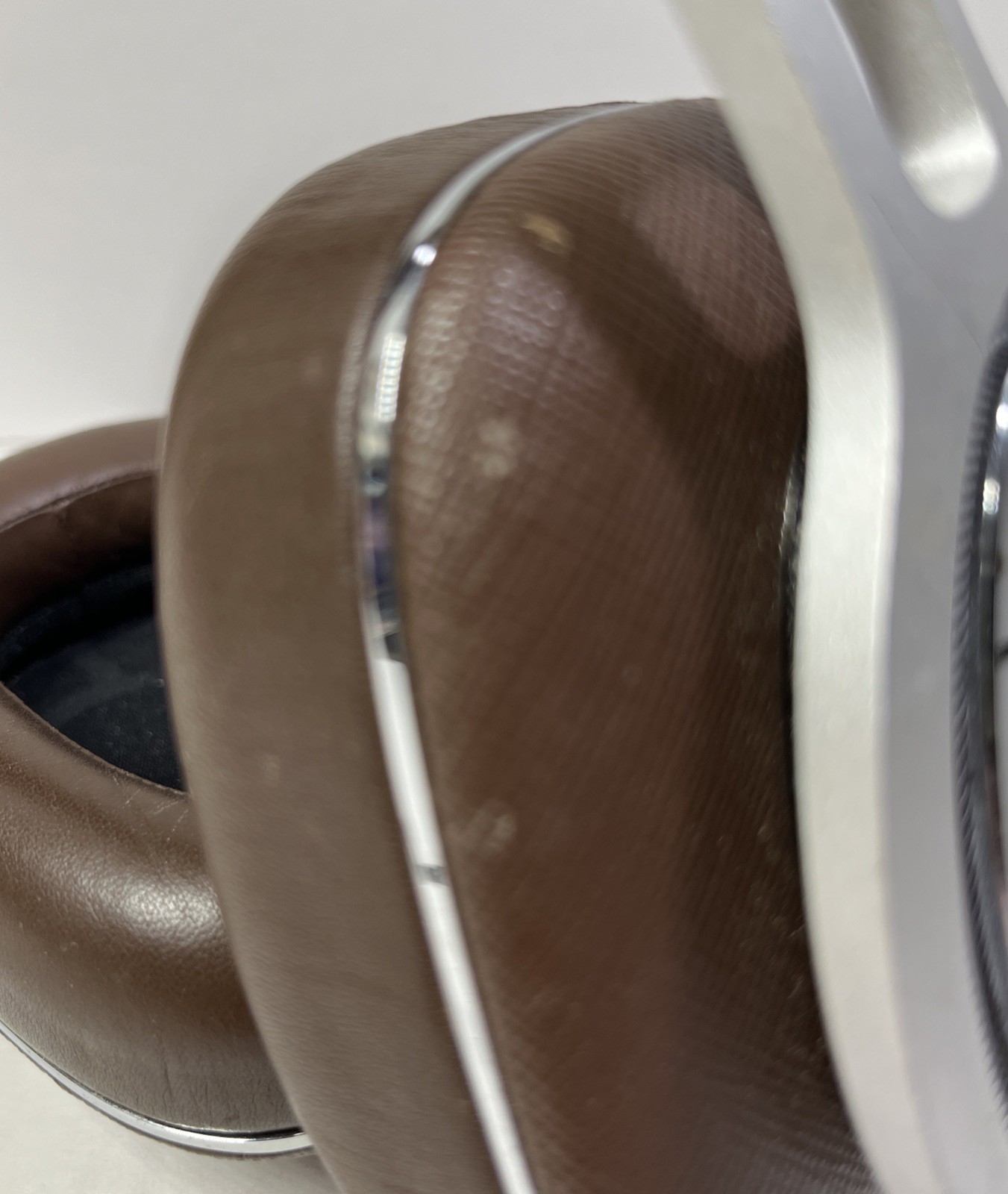 Bowers & Wilkins P9 Signature Headphones Brown – No Case – No Box