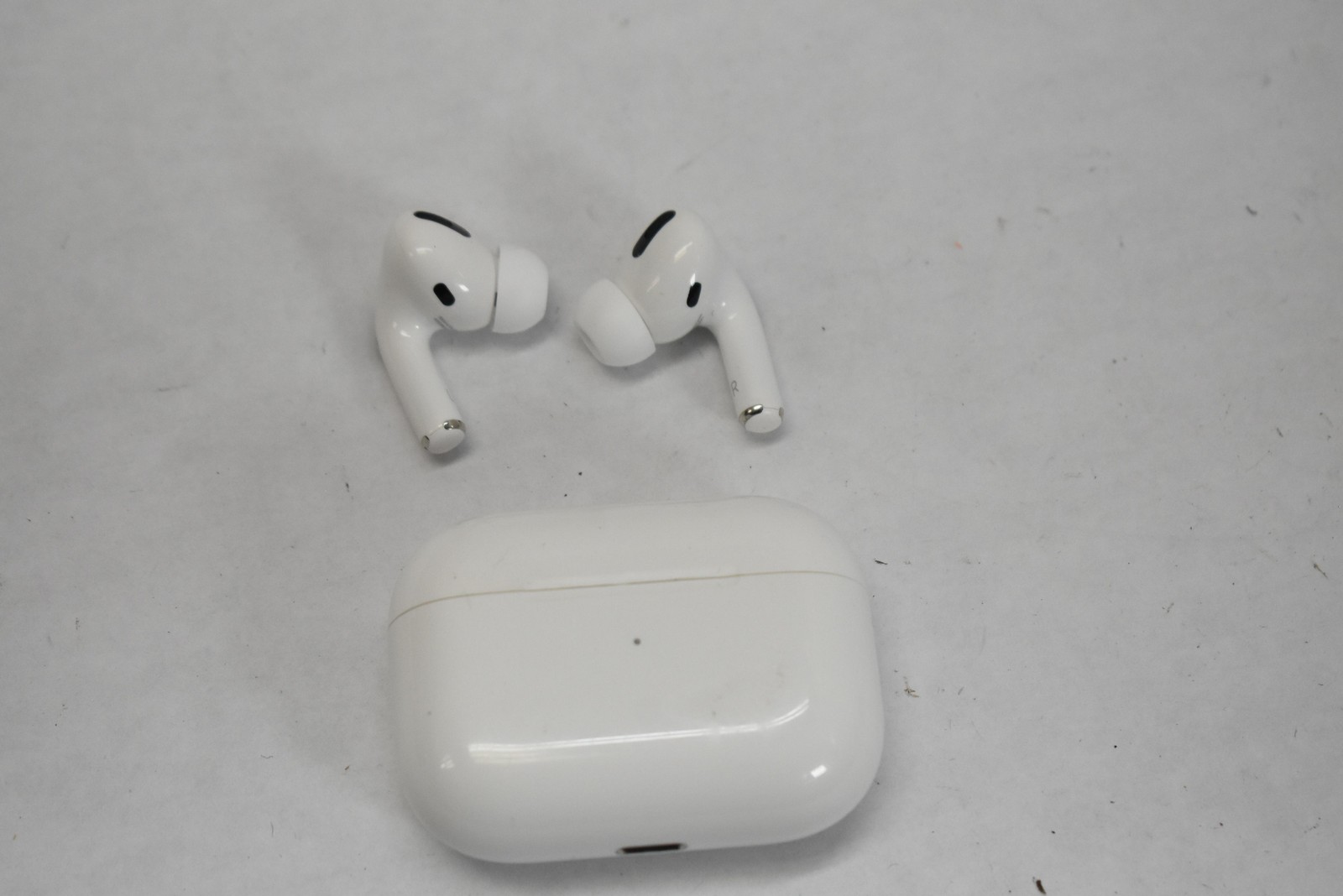 Apple AirPods Pro Wireless Earbuds 1st Gen MagSafe Charging Case White A2190