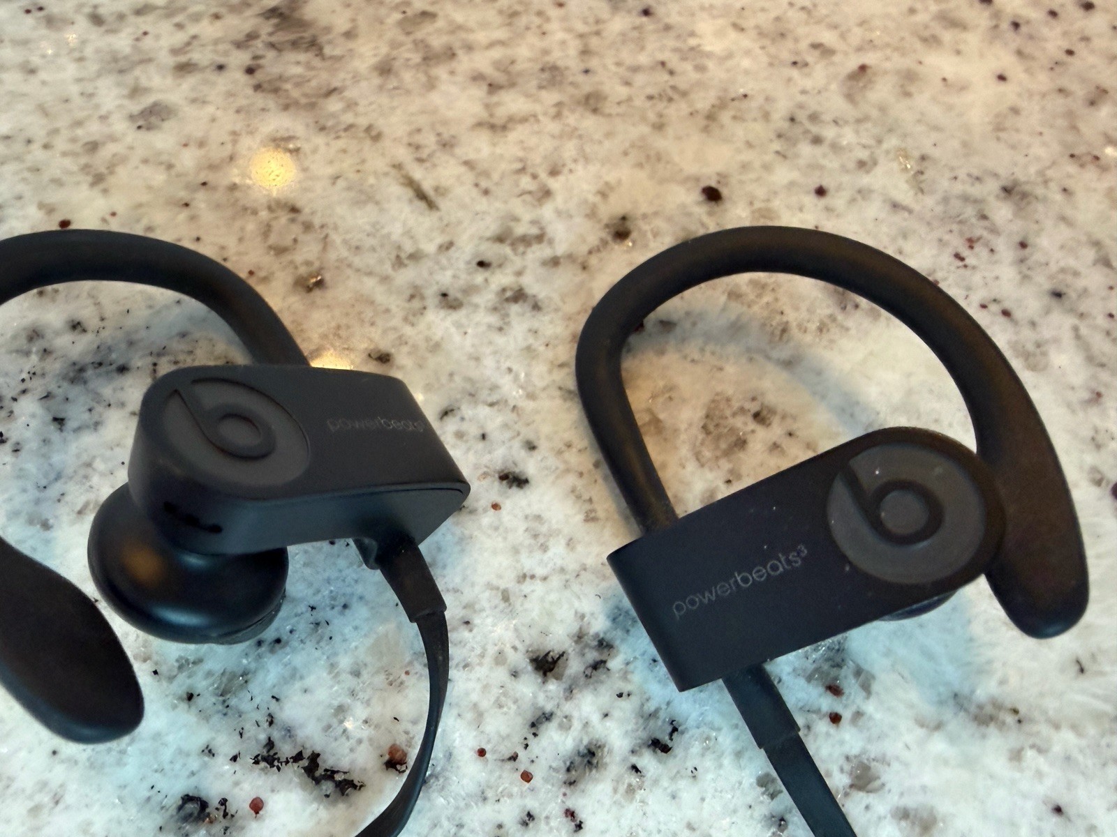 Beats Powerbeats3 Wireless A1747 Black Bluetooth Earphones Tested