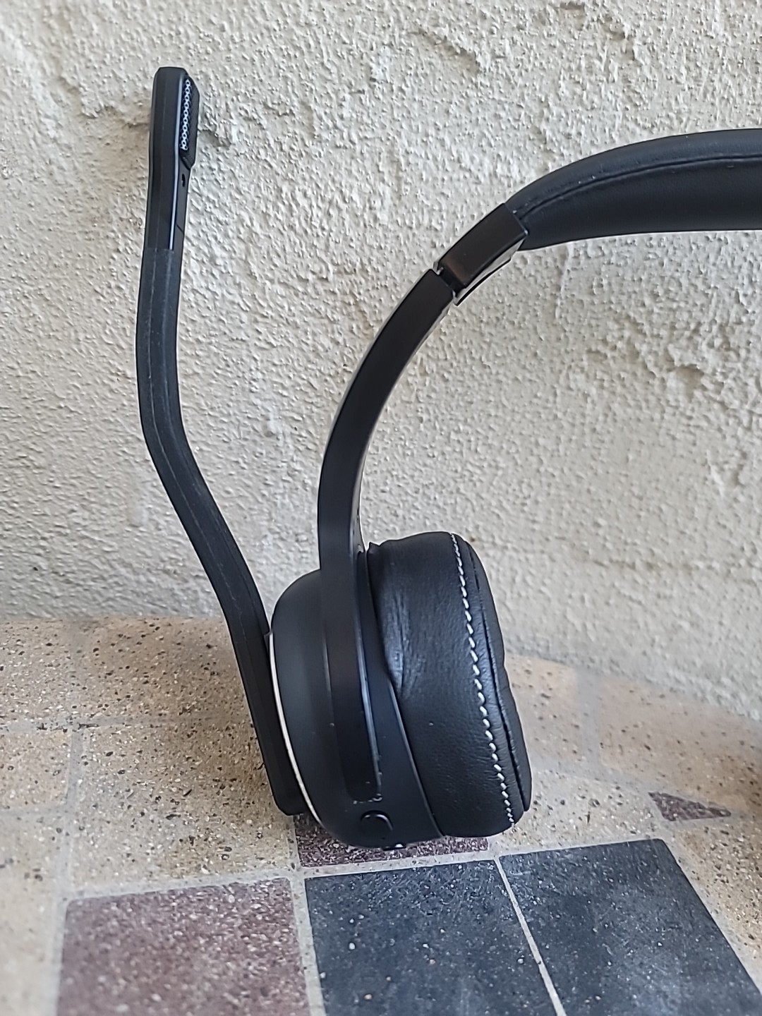 RAND MCNALLY CLEARDRYVE 210 NOISE-CANCELLING BLACK HEADSET Missing Headband.