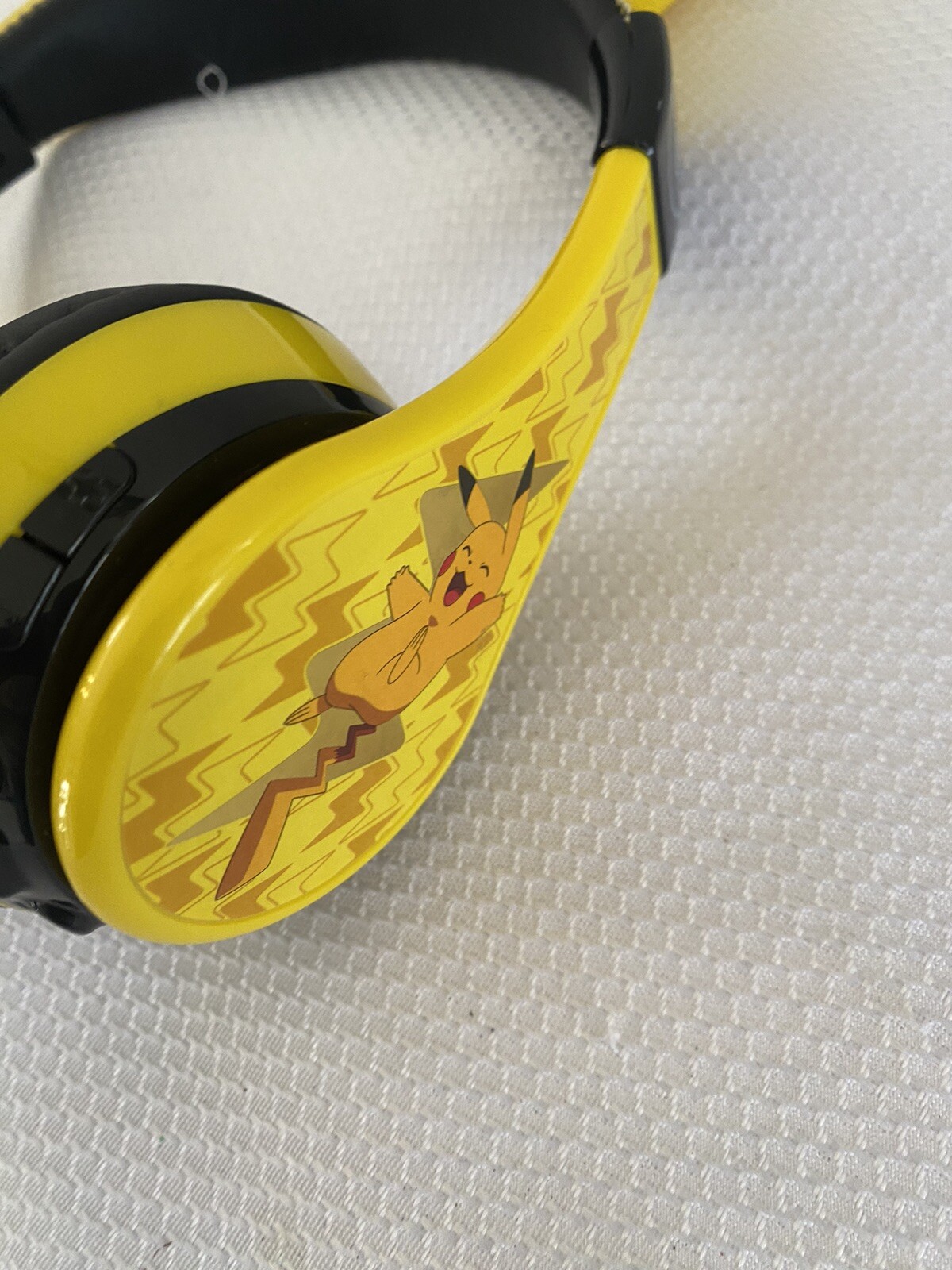 eKids – Pokemon Pikachu Bluetooth Headphones – yellow