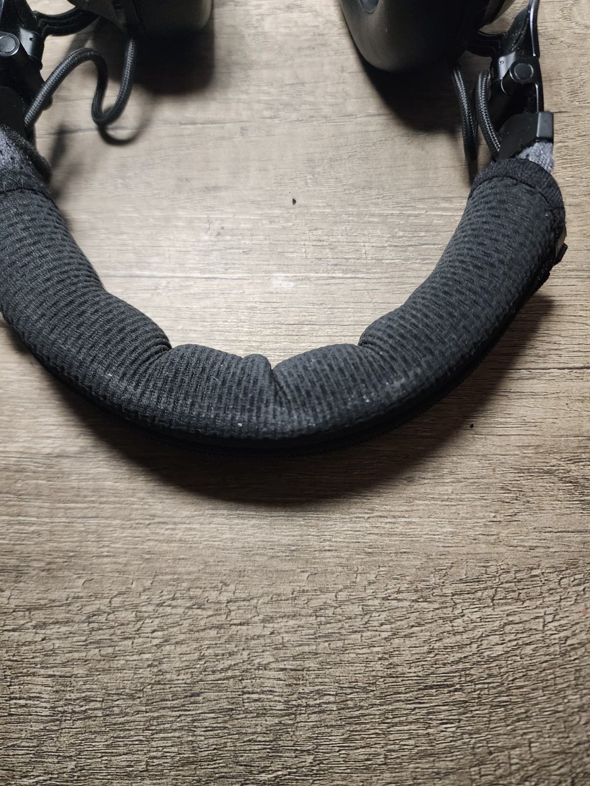 JBL Club 700BT Hi-Res Wireless On-Ear Headphones, produce a Great Sound