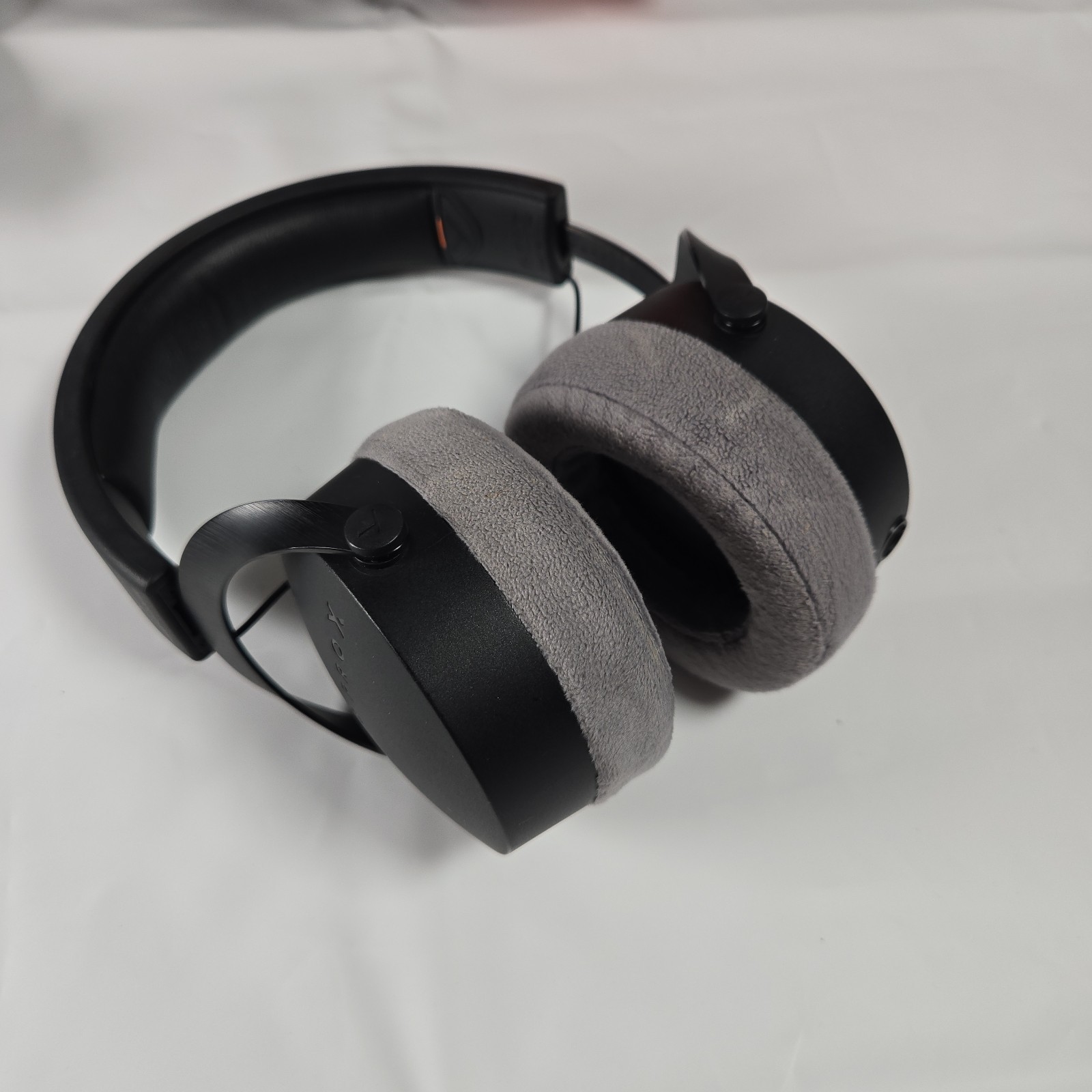 beyerdynamic DT 700 PRO X Studio/Reference Headphones-2 Cables/Manuals/Tested