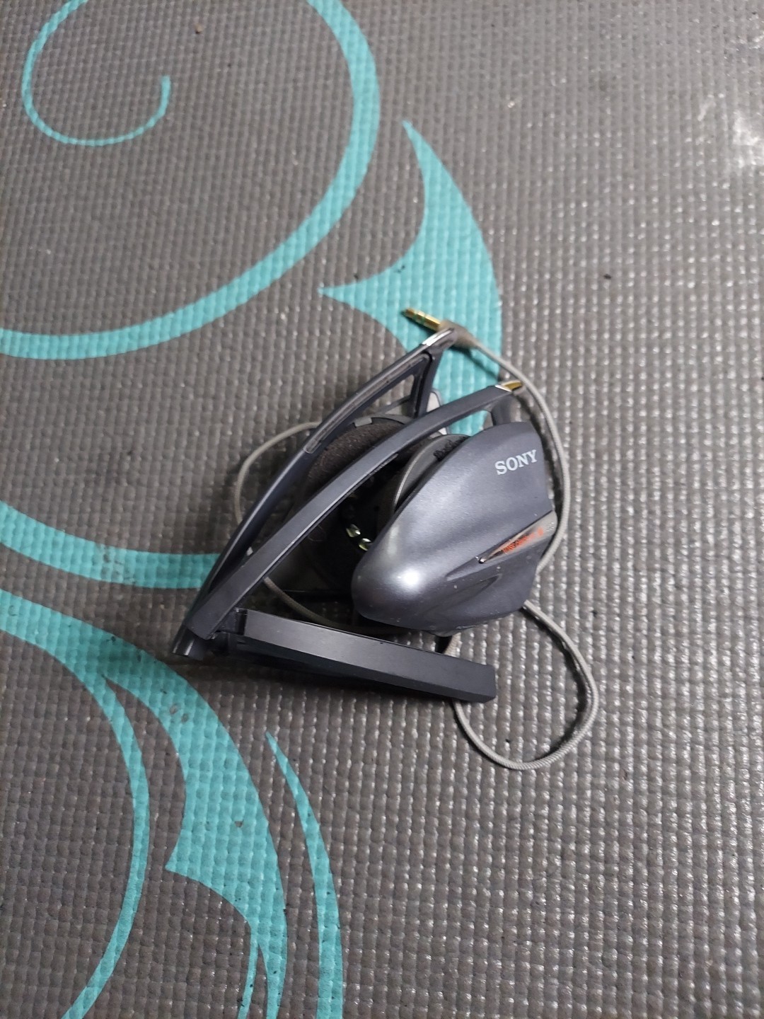 Sony Headphones, Model MDR-G94NC, Retractable.Tested.