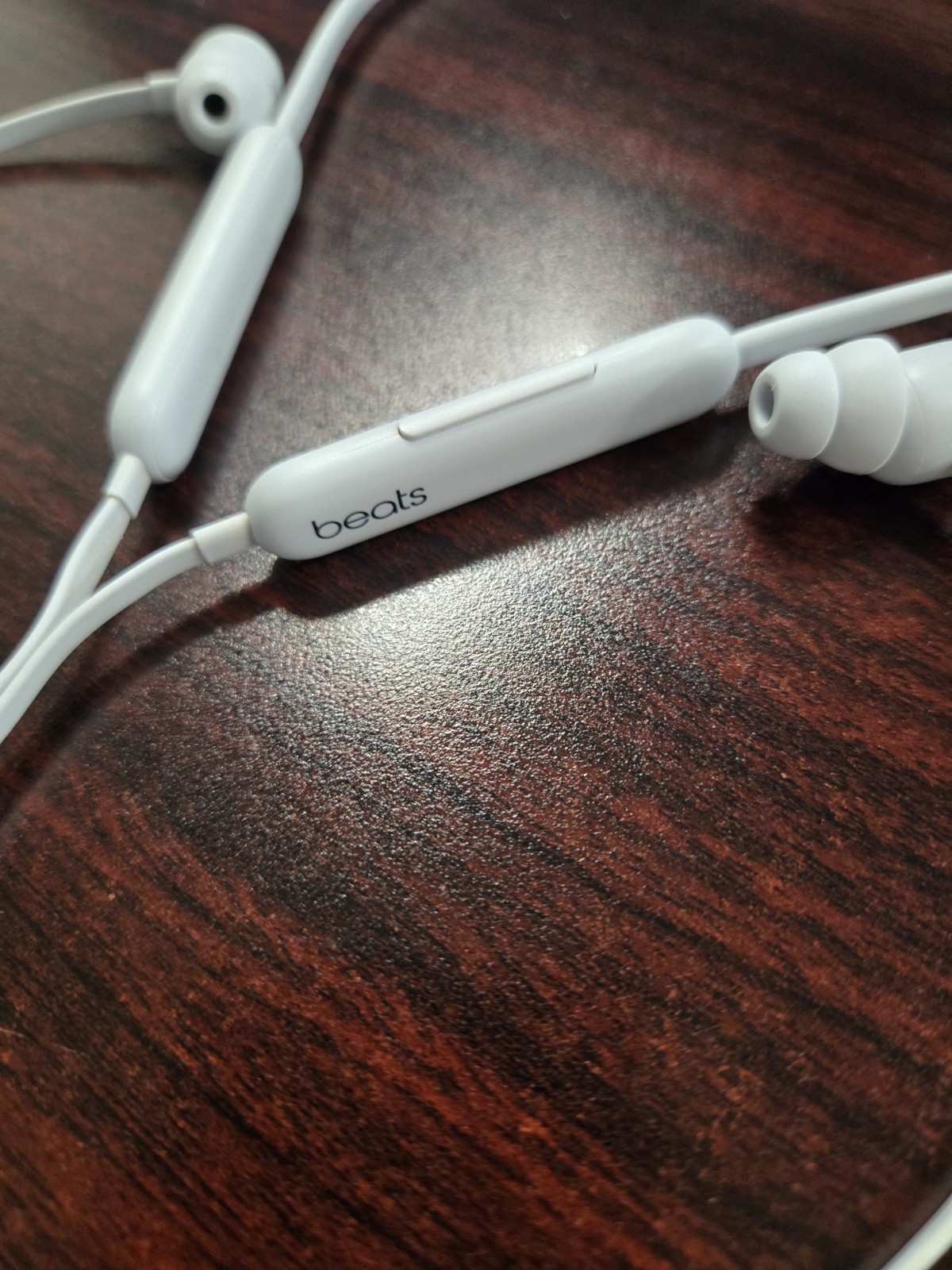Beats by Dre Flex Wireless Bluetooth Earbuds, Used, White