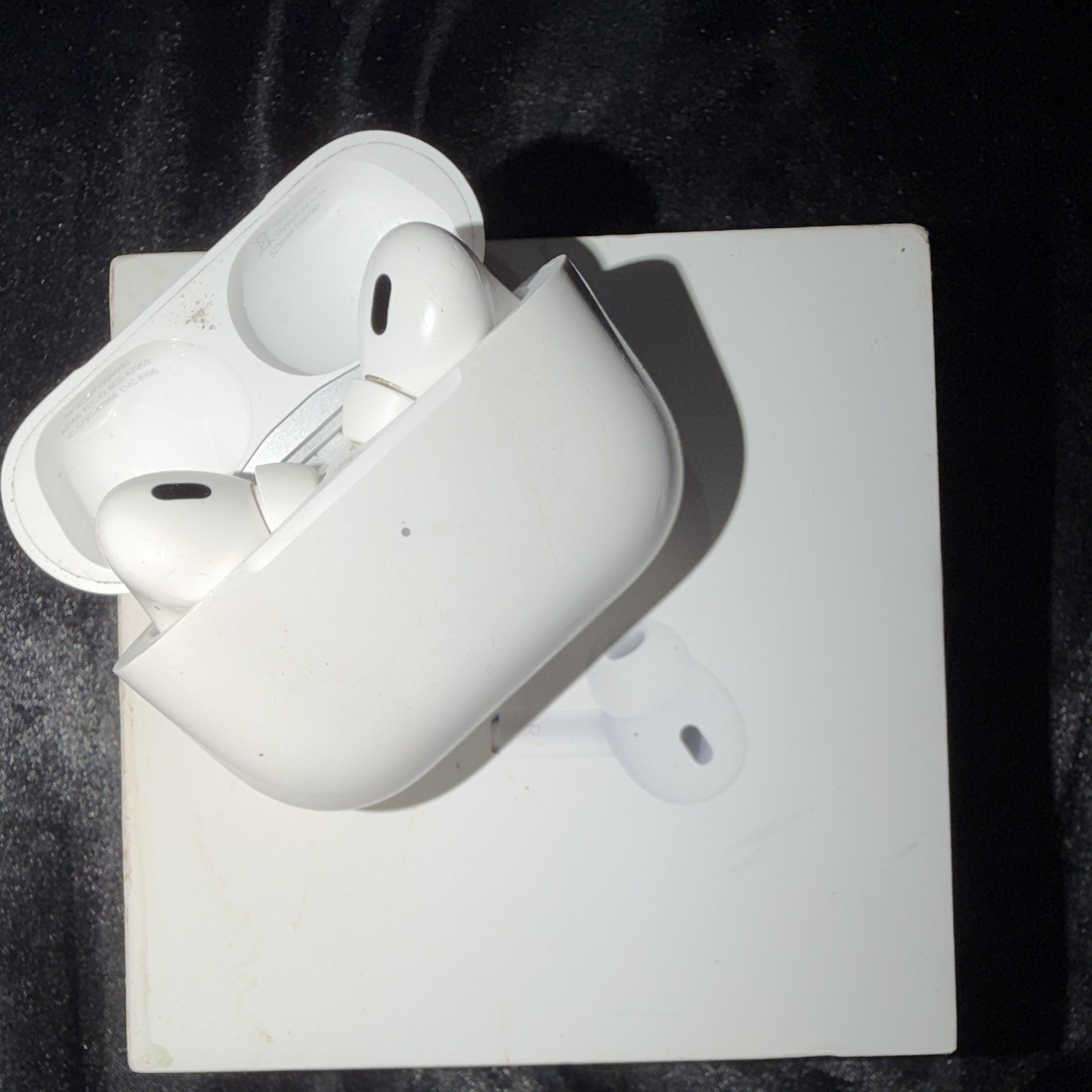 Apple AirPods Pro 2nd Gen MagSafe Case, ANC, Transparency Mode – White