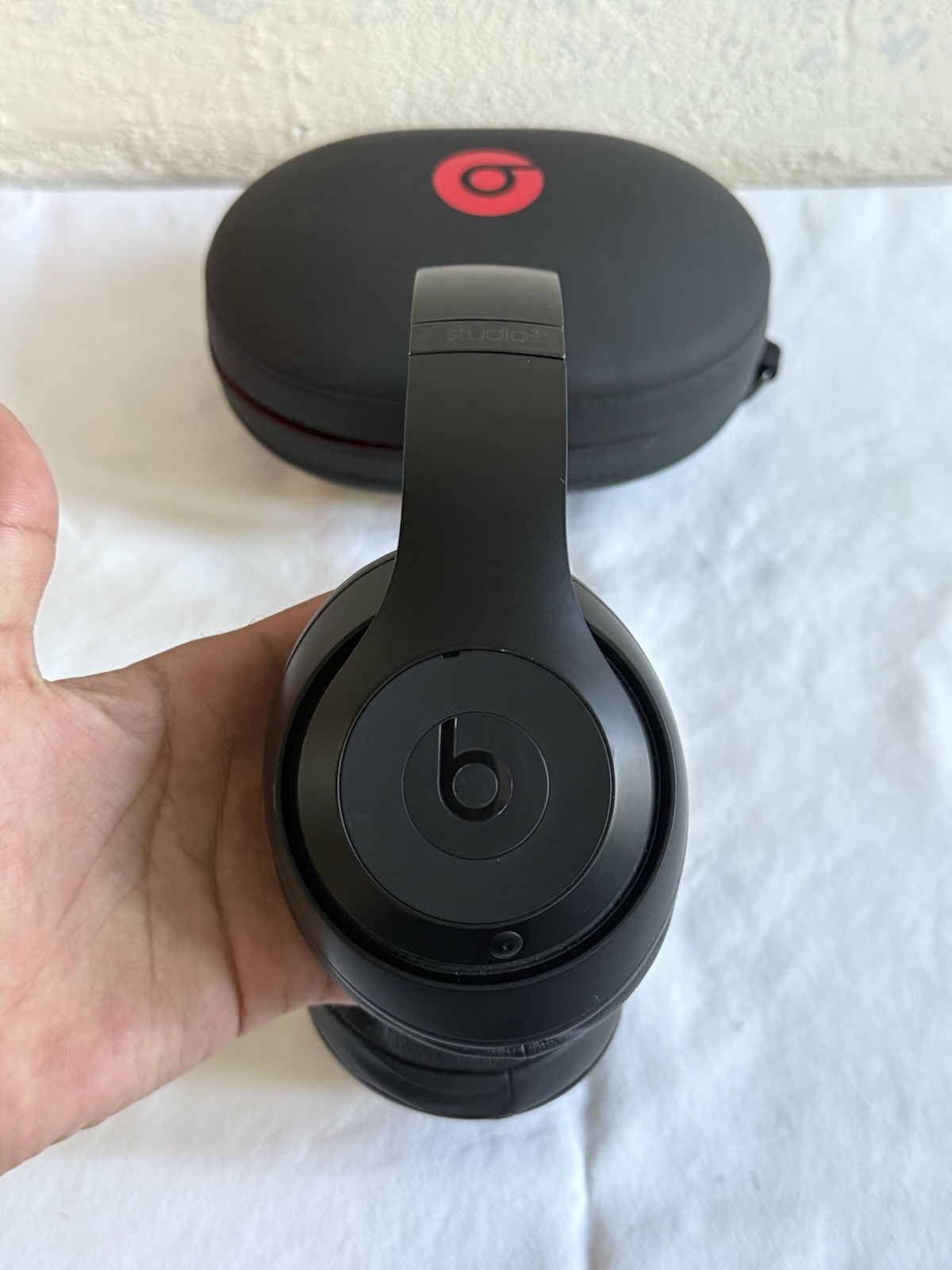 Beats Studio3 Wireless Noise Cancelling Headphones Matte Black With Case