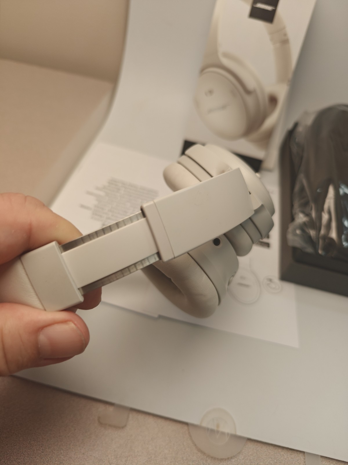 Bose QuietComfort 45 Wireless Over-Ear Headphones White Smoke Low Use Excellent!
