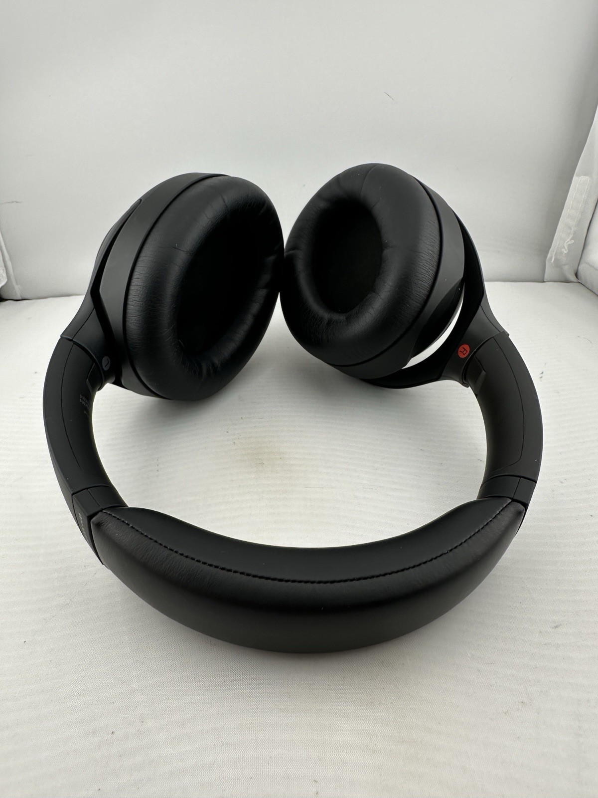 SONY WH-1000XM4 Headphones Black + Case (Poor Battery Health)