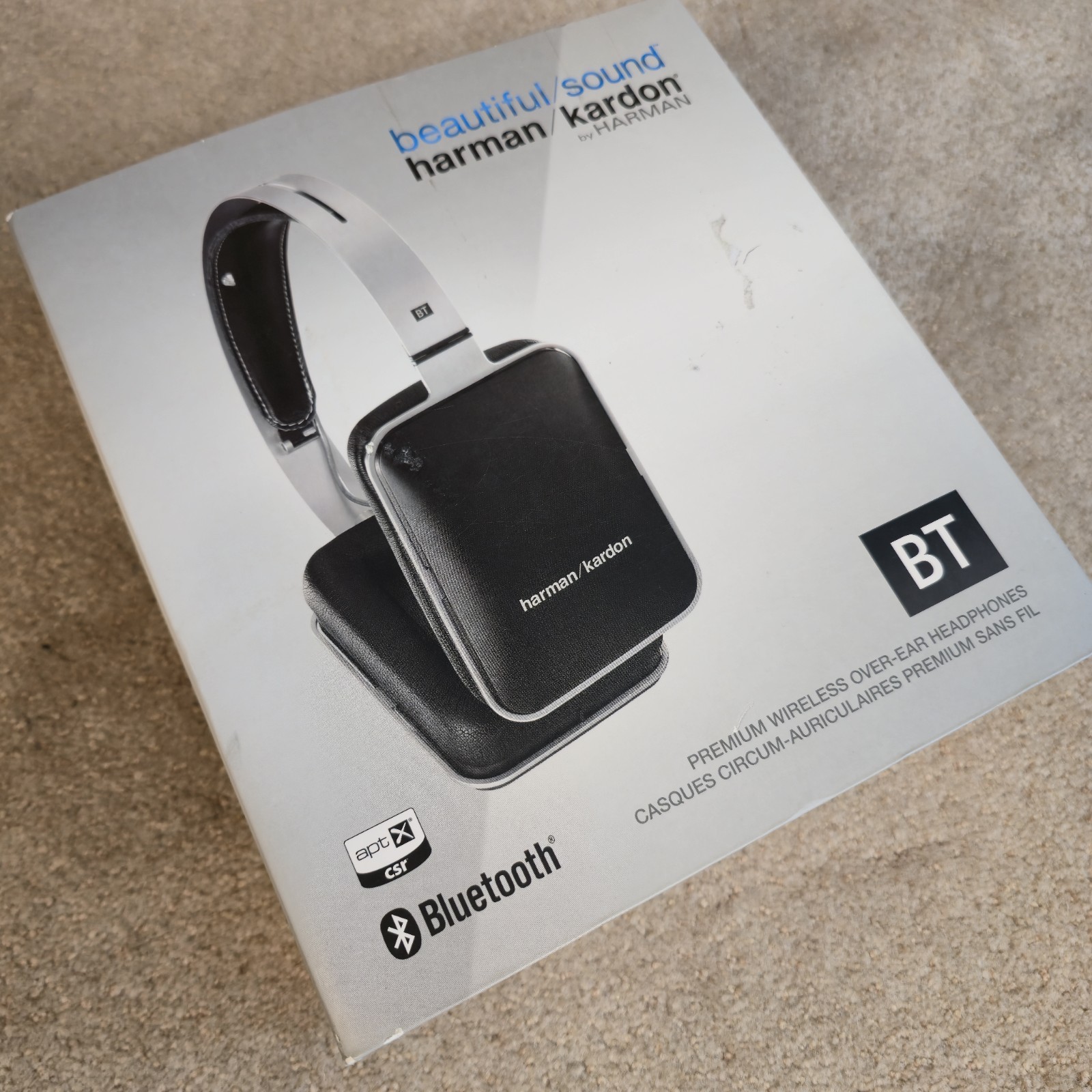 Harman Kardon Over-the-Ear Headphones Model:HARKAR-BT N2001 Tested, Accessories