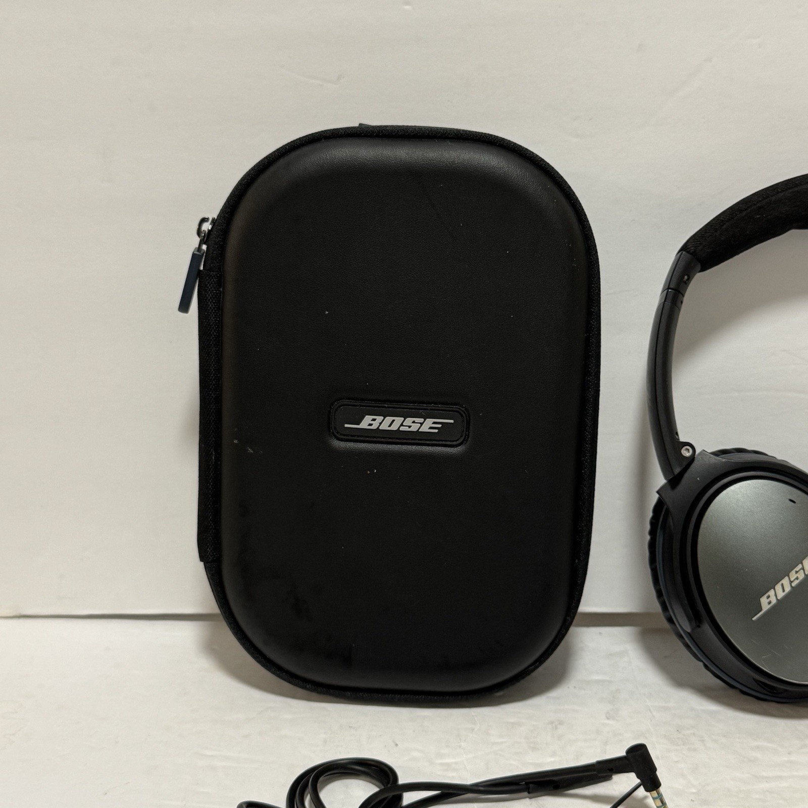 Bose QuietComfort 25 (QC25) Noise Cancelling Headphones with Case and Cables
